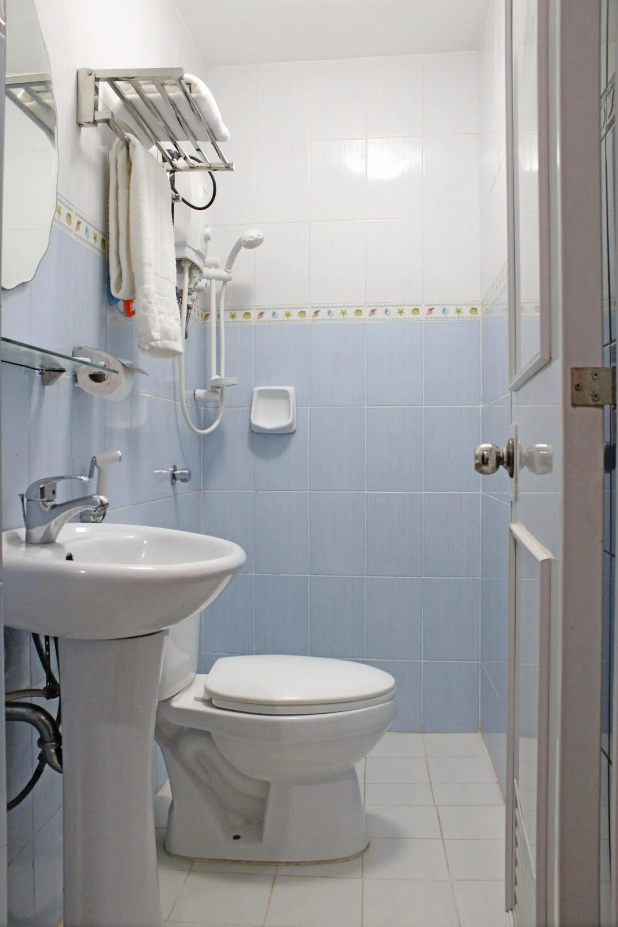 Shower in Balaibinda Lodge