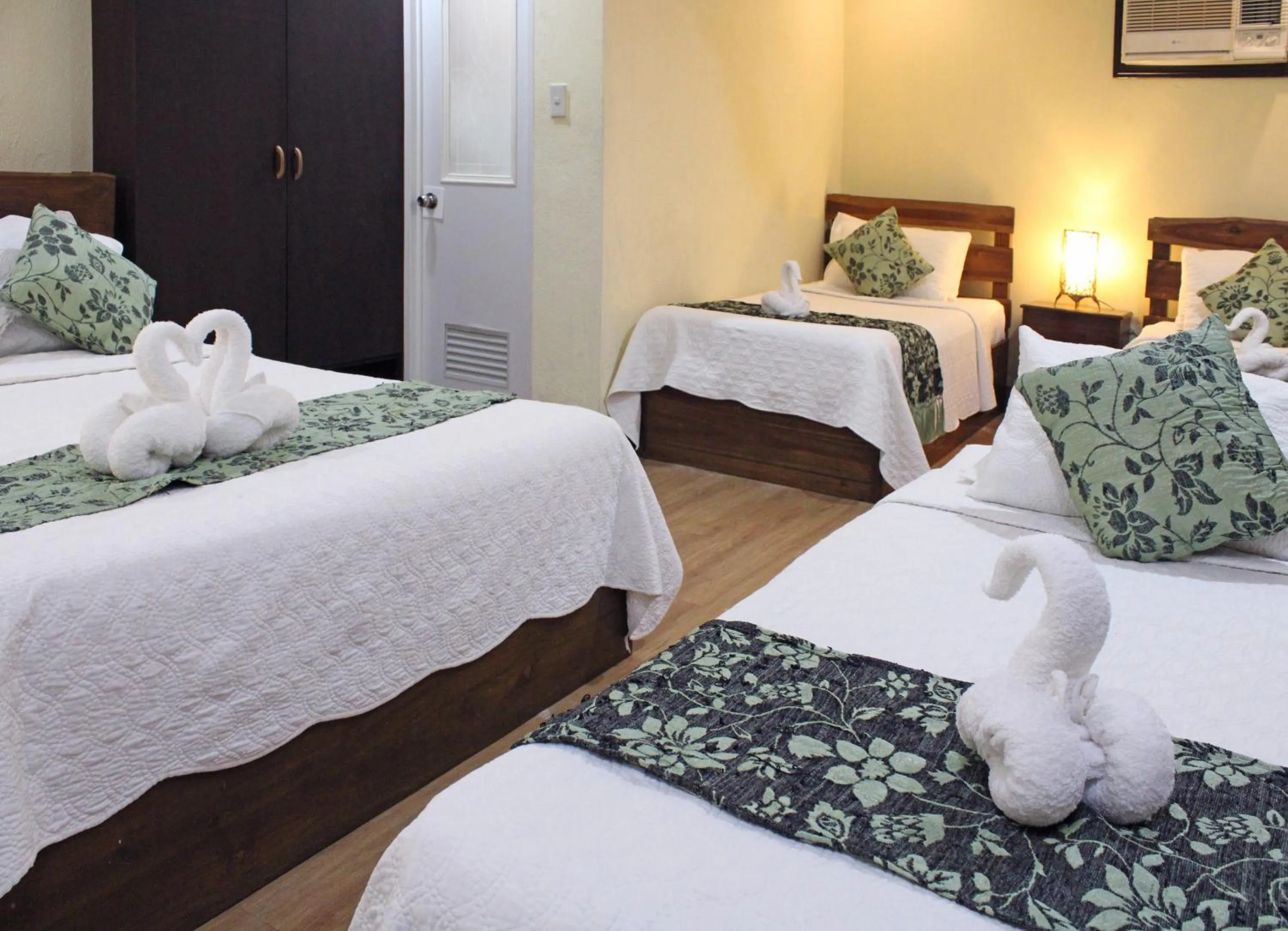 Bed in Balaibinda Lodge