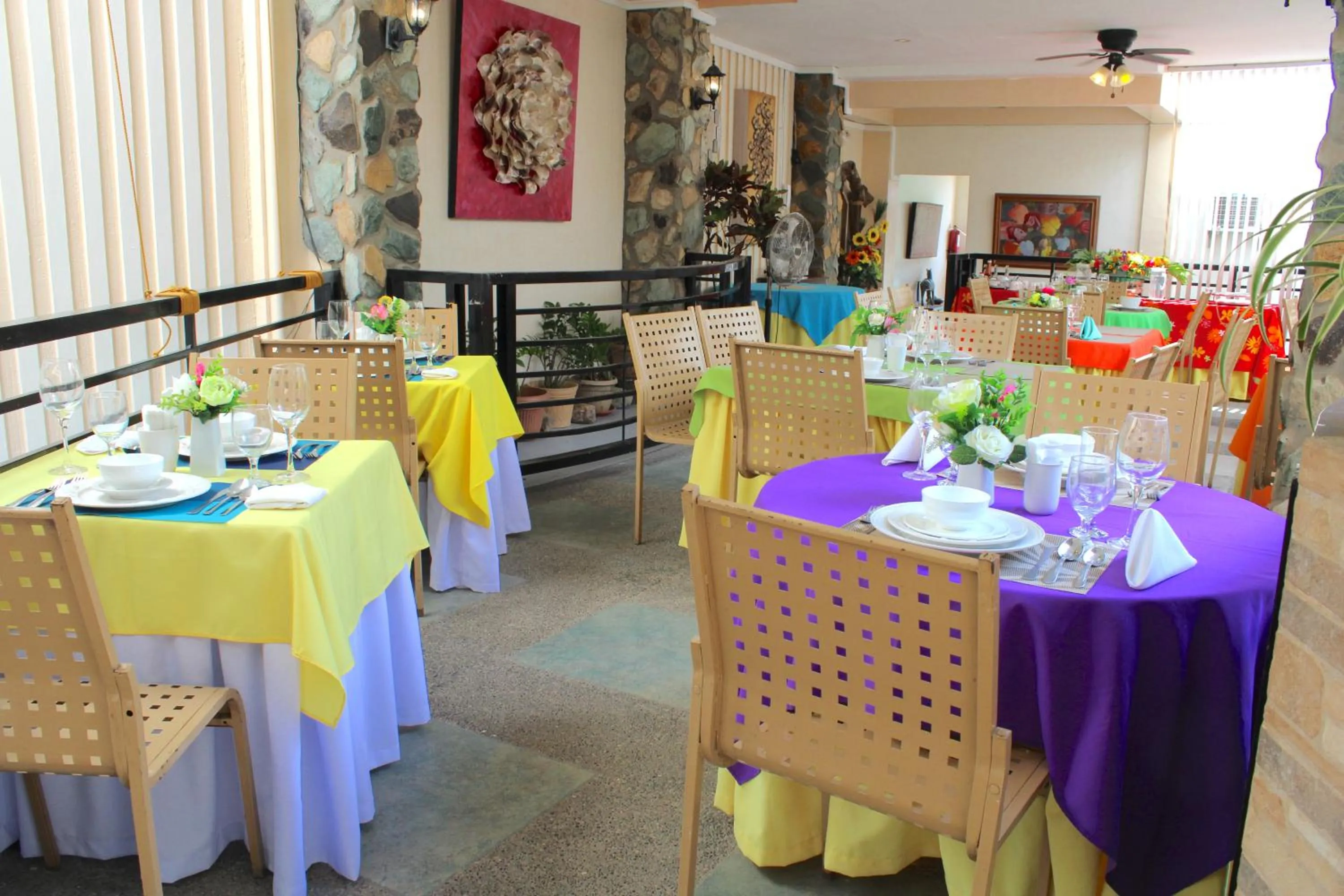 Dining area in Balaibinda Lodge
