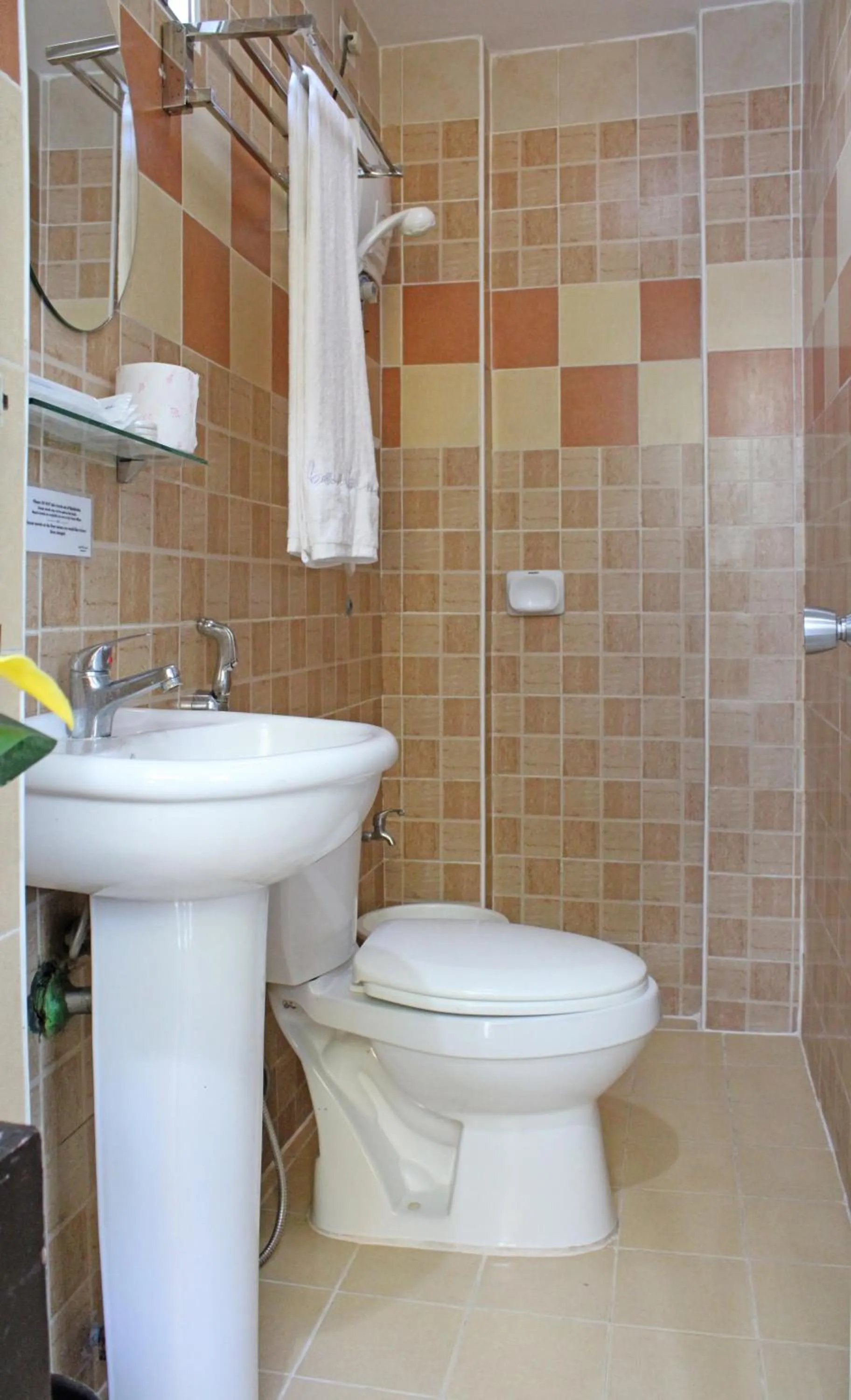 Shower in Balaibinda Lodge