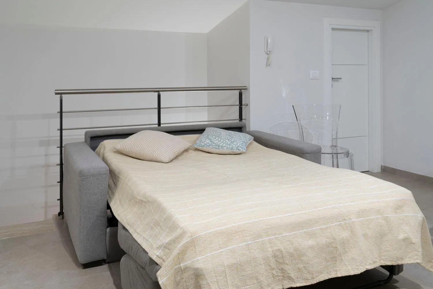 Living room, Bed in Le case di vada - Il Faro