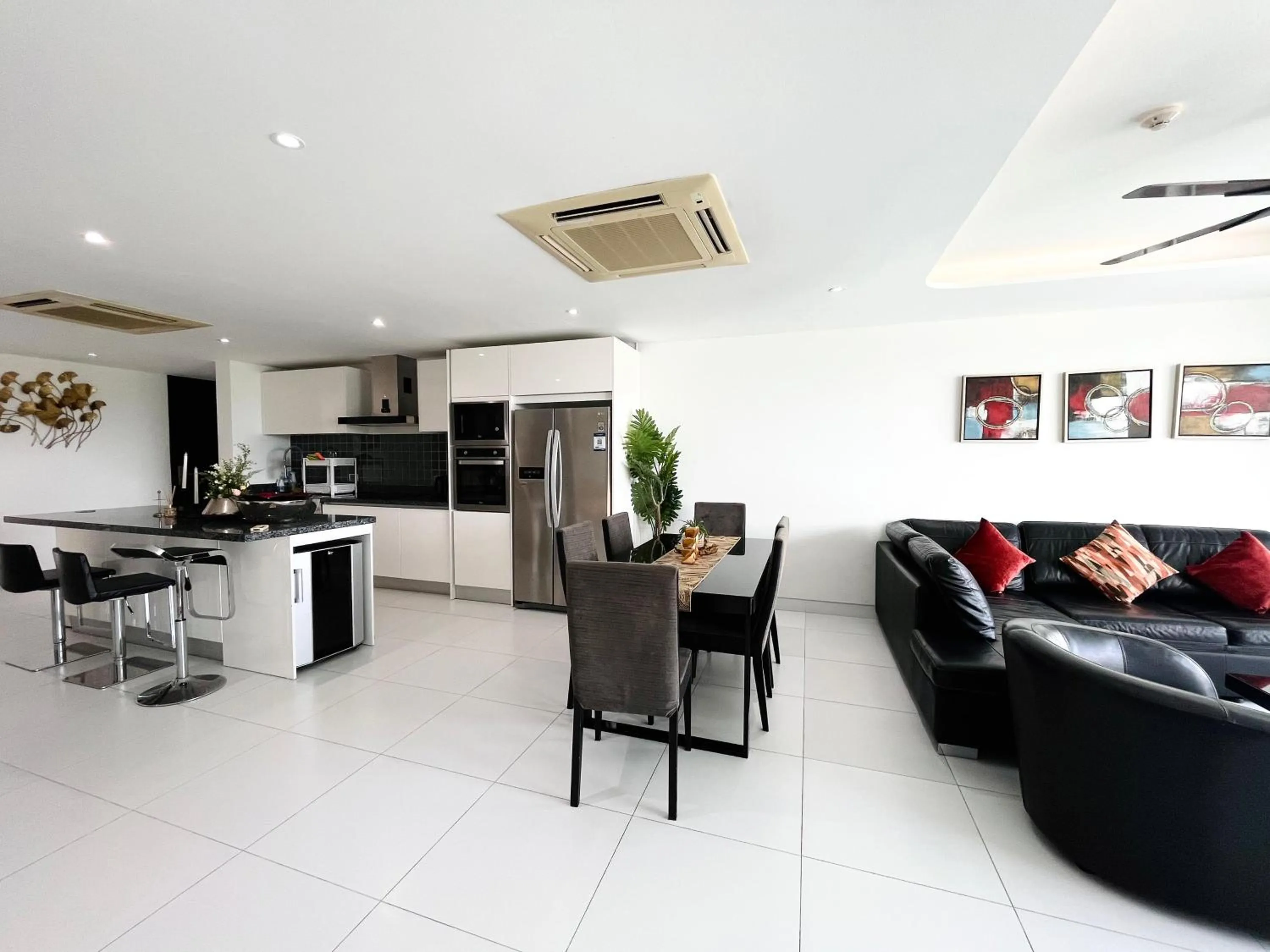 Living room in Twin Sands Resort Penthouse