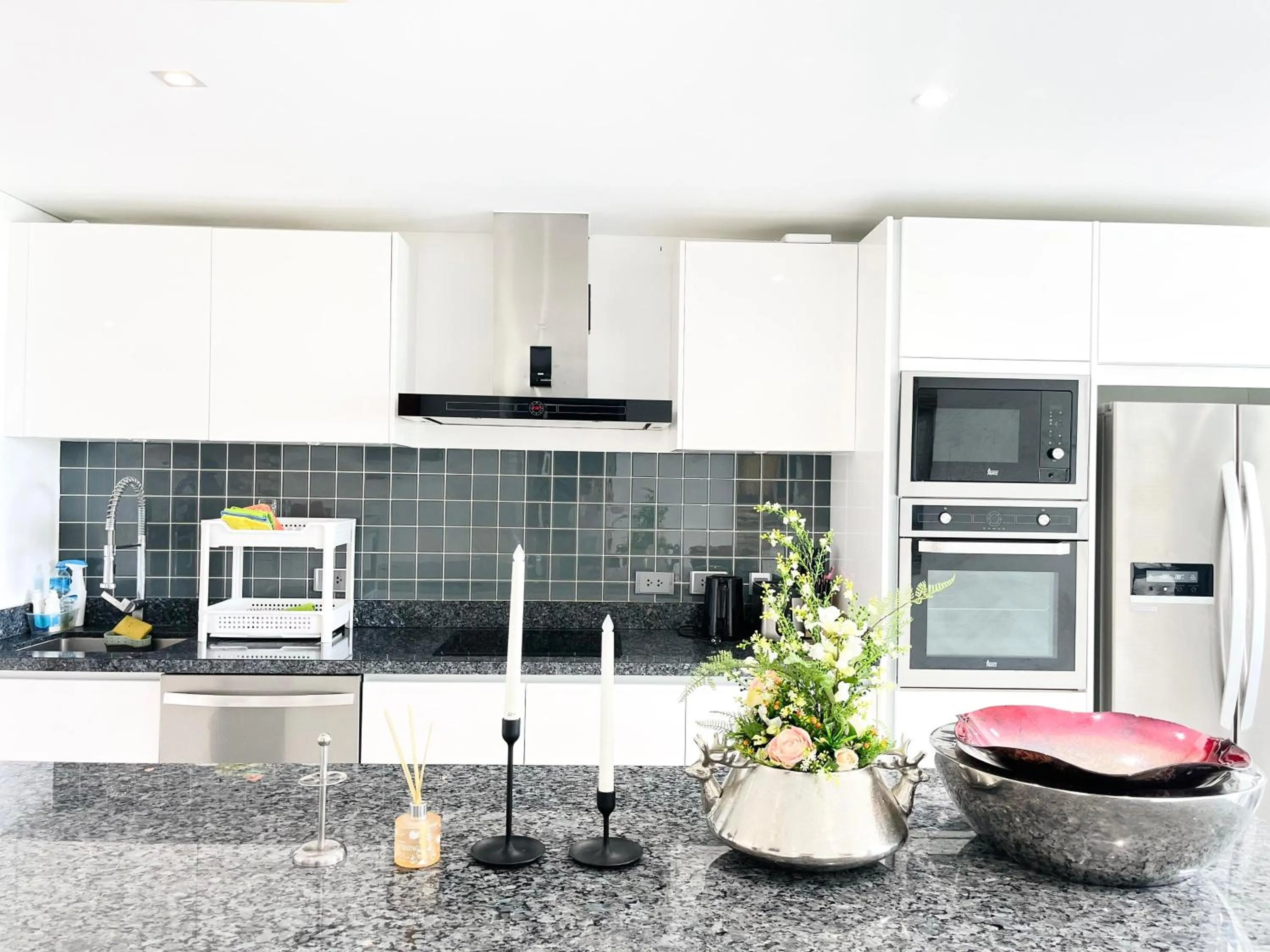 Kitchen or kitchenette in Twin Sands Resort Penthouse