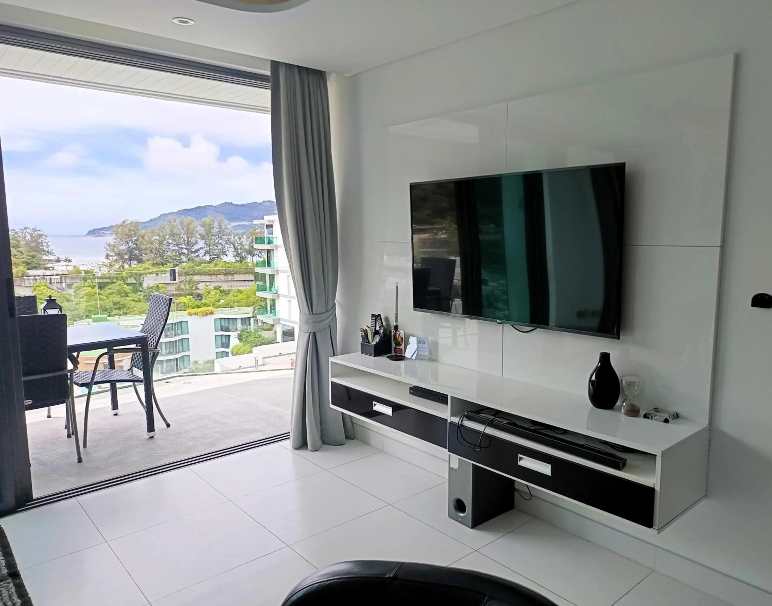 Entertainment in Twin Sands Resort Penthouse