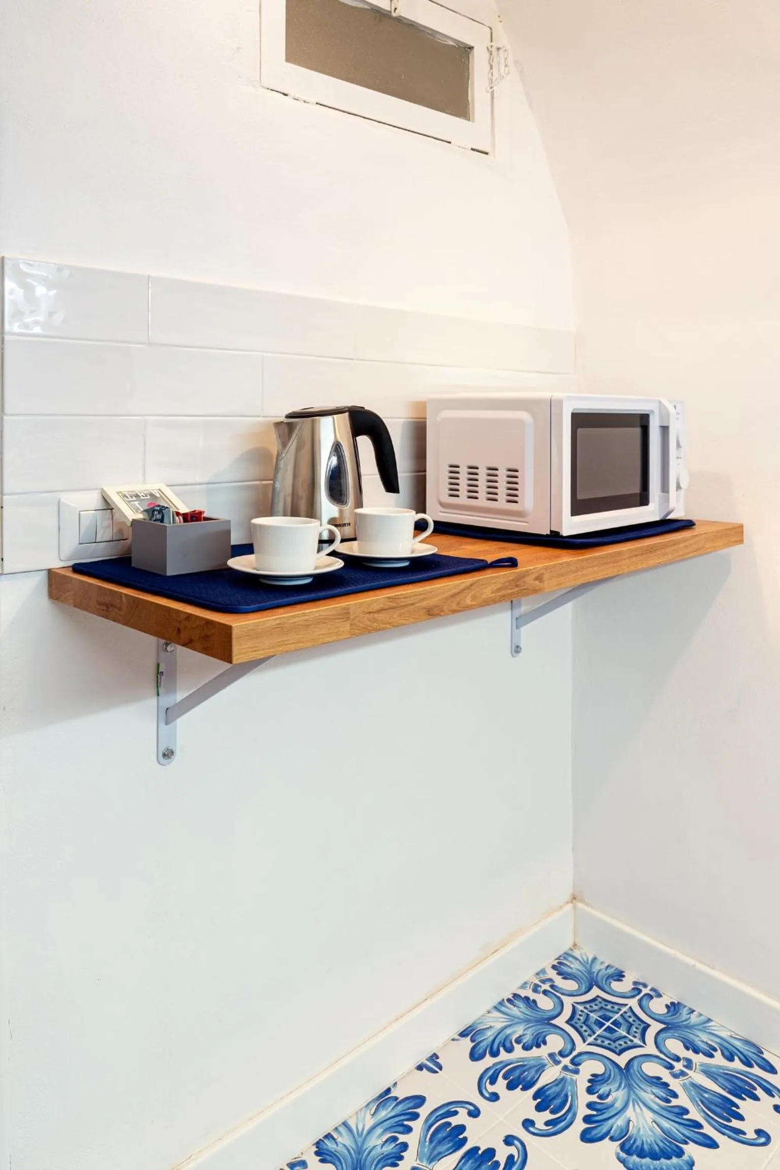 Coffee/tea facilities in Pausea Suite