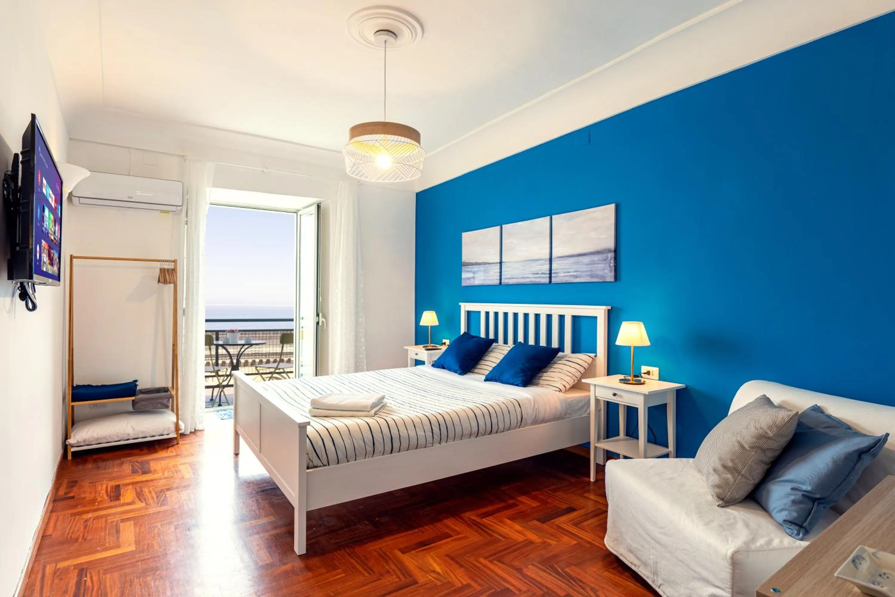 Bedroom, Bed in Pausea Suite