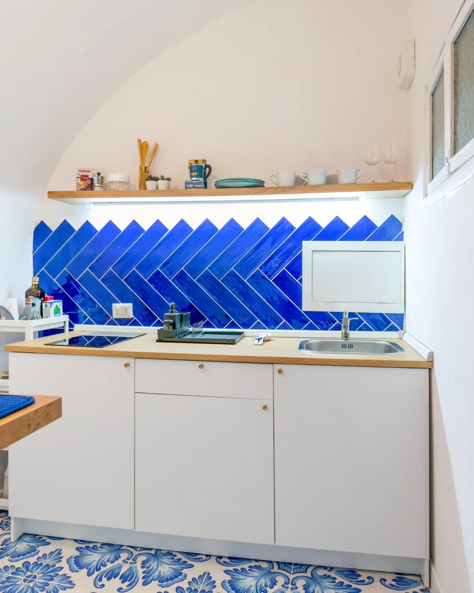 Kitchen or kitchenette in Pausea Suite