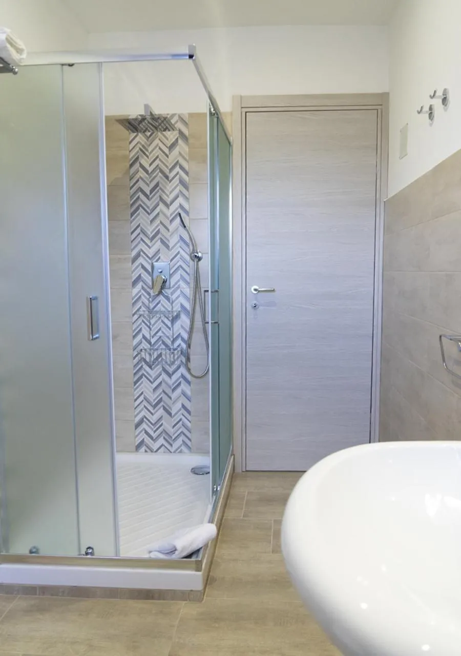 Shower in PAPALi 289