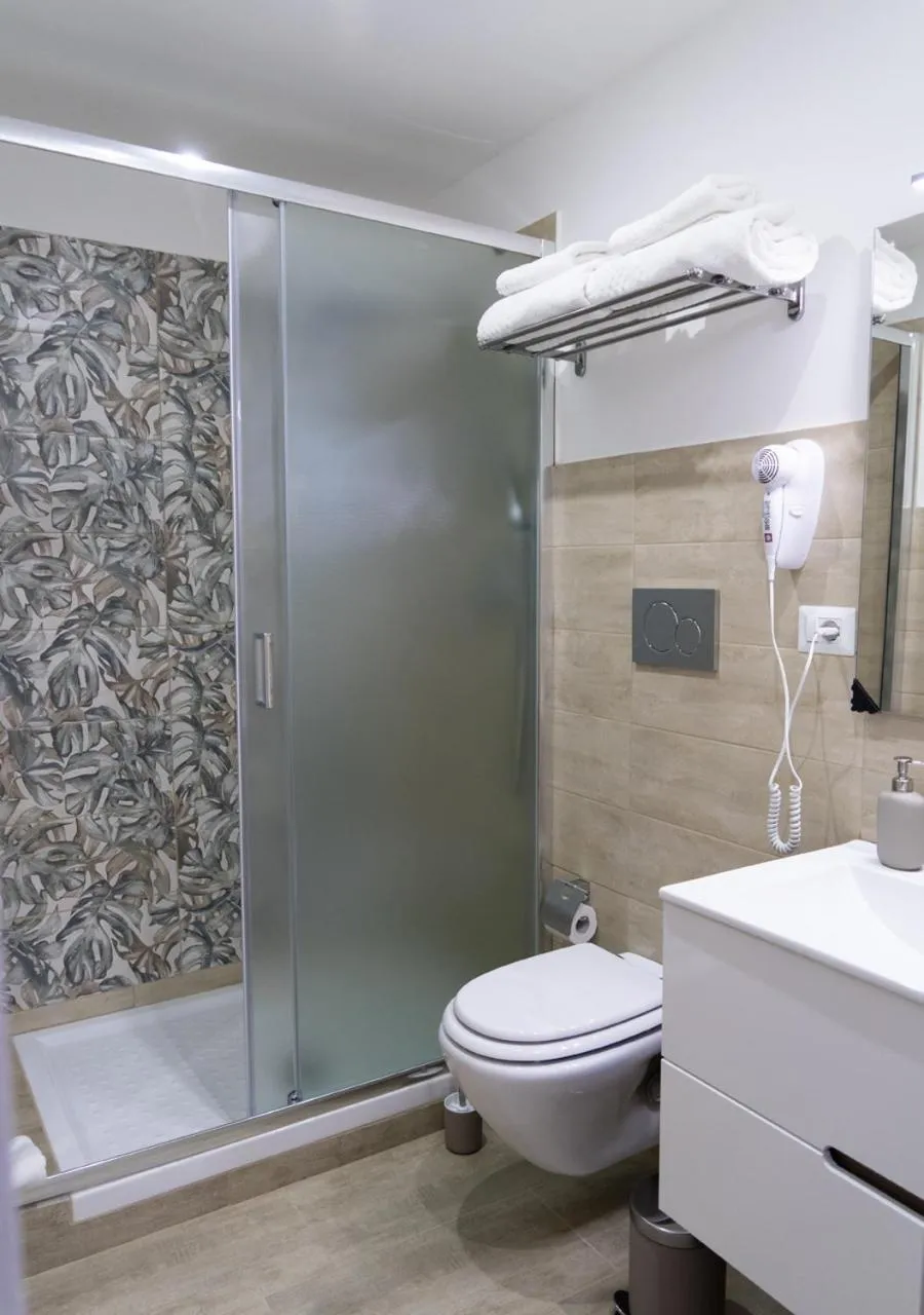 Shower in PAPALi 289