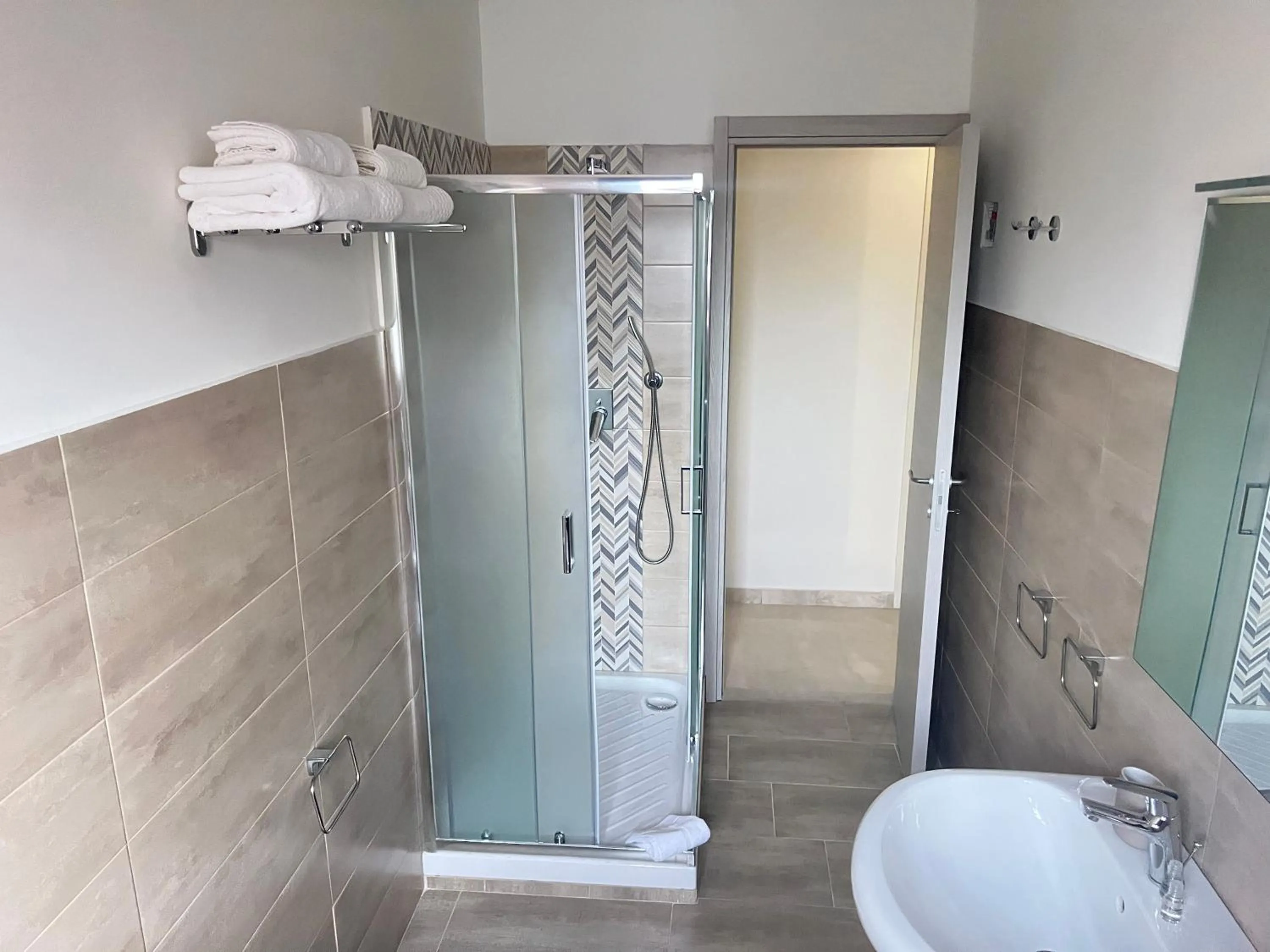 Shower in PAPALi 289