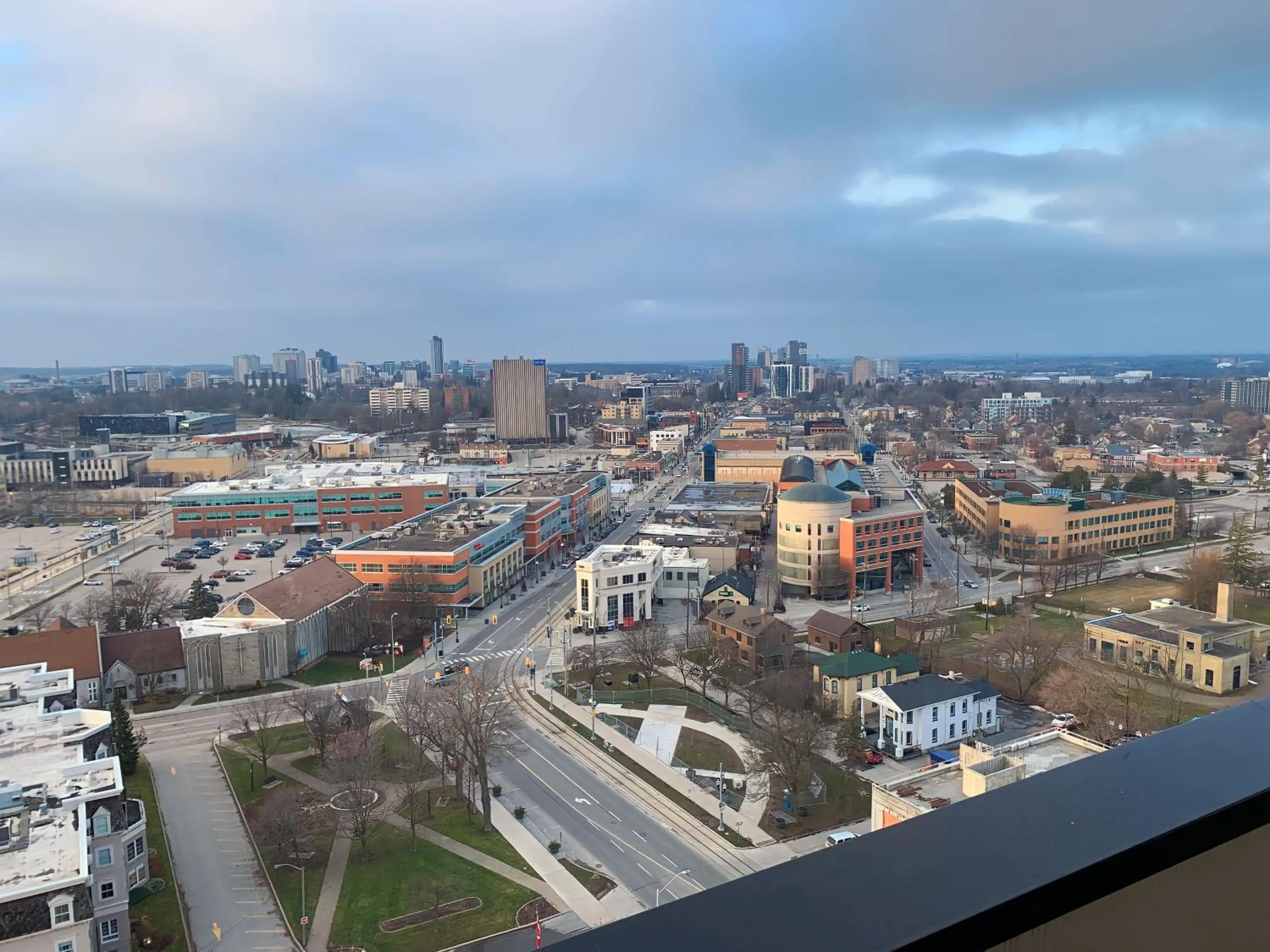 City view in Cozy 1BR Condo w/ Insuite LDRY, Gym & Free Parking