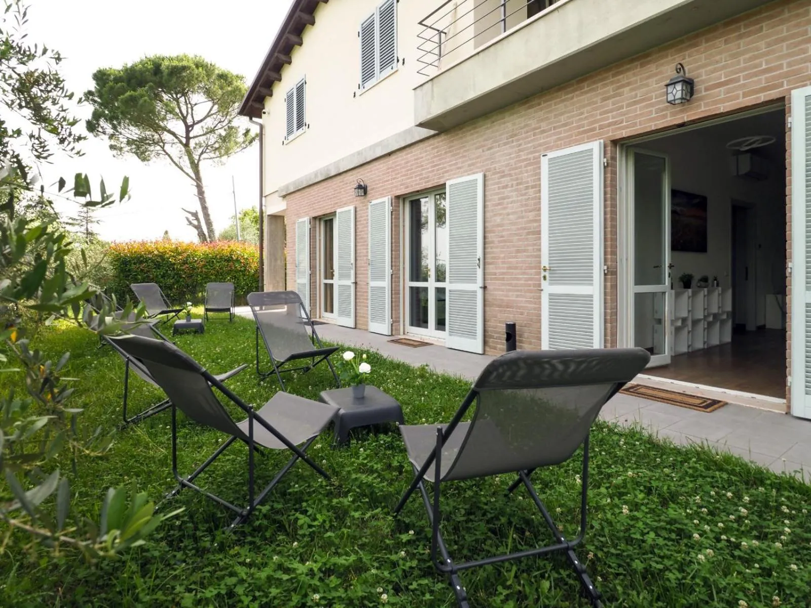 Rosa Bianca - 5 minuti dal Centro con Giardino e Parcheggio Privato