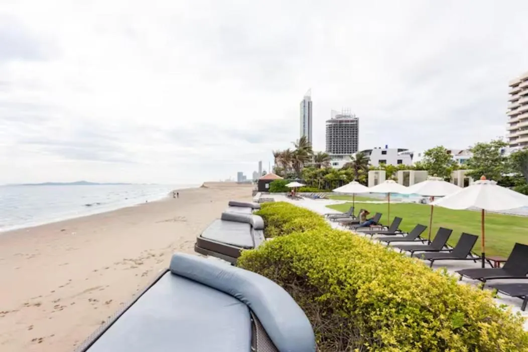 Beach in Family Suite Sea view 2Bedroom at Veranda Residence Pattaya