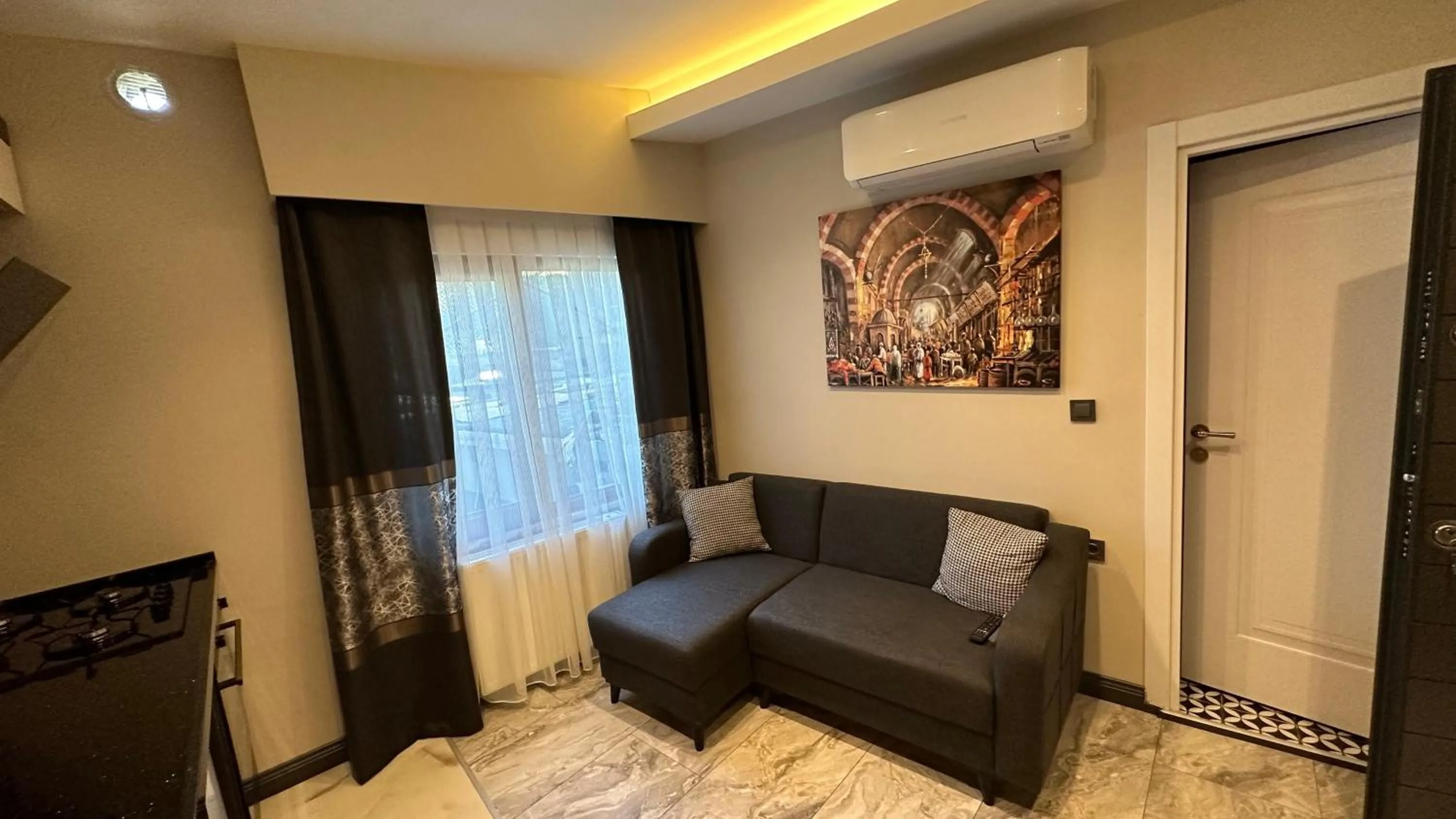 Seating area in Mar Boutique Apartment