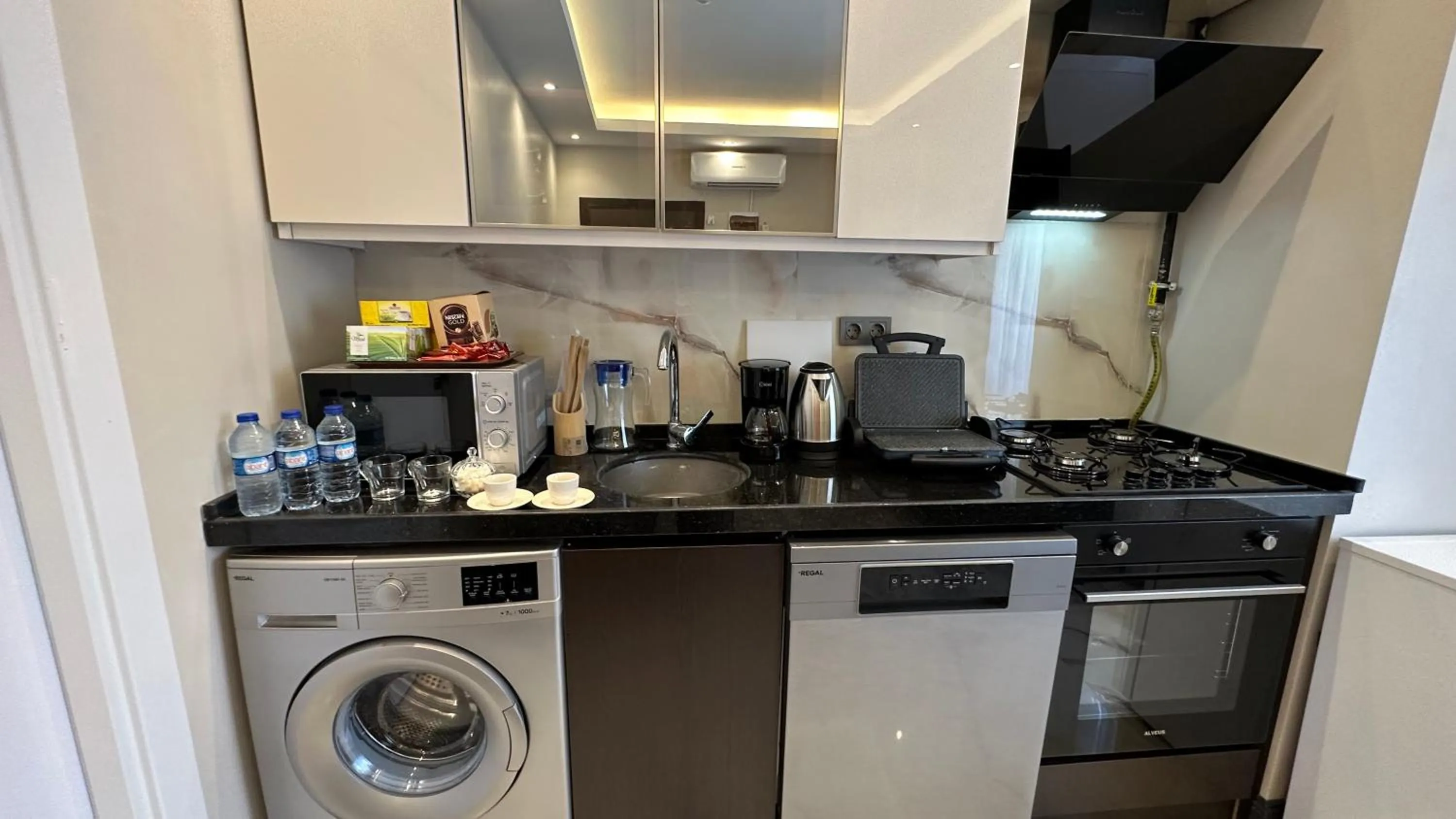 Coffee/tea facilities in Mar Boutique Apartment