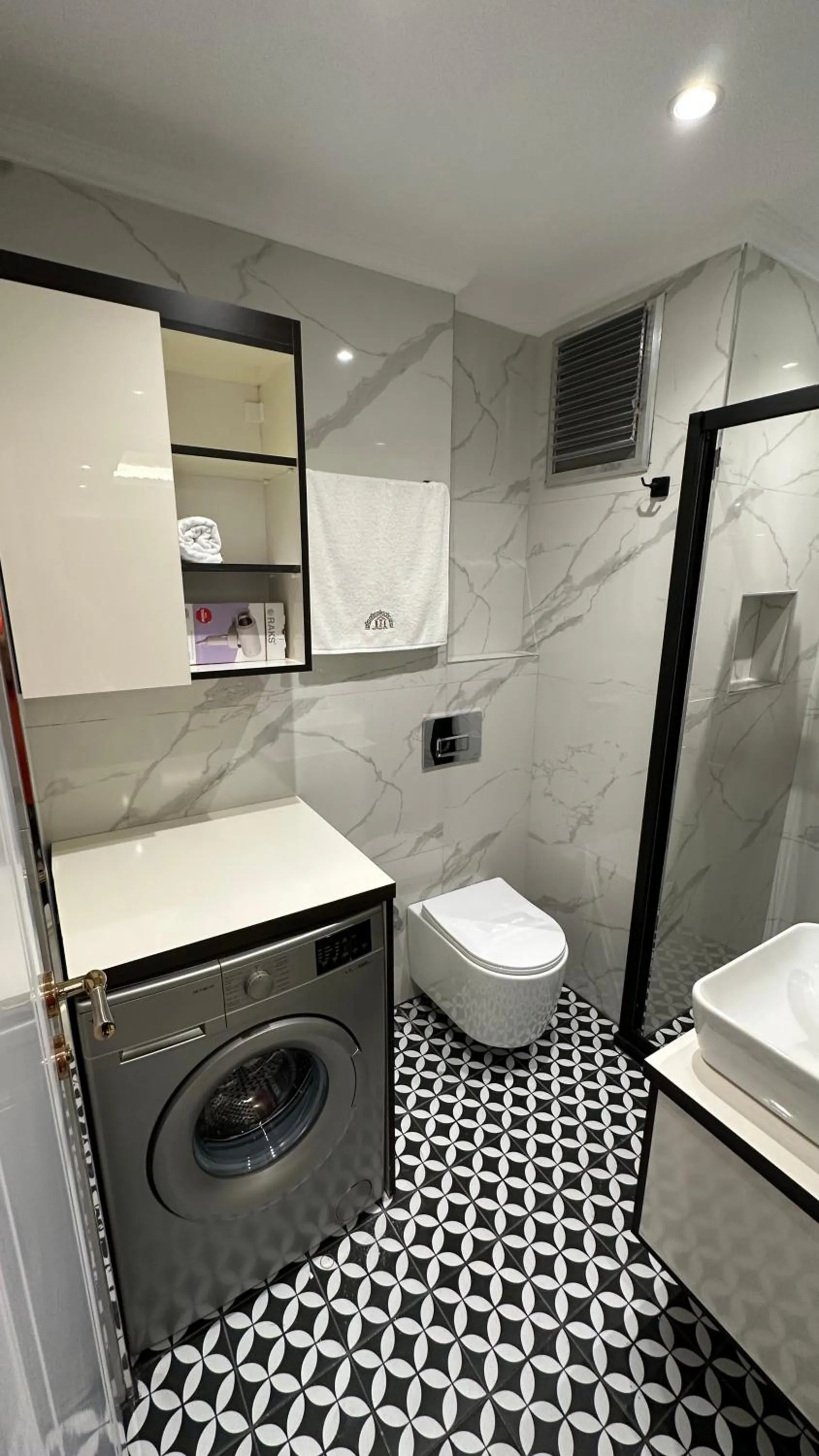 Shower in Mar Boutique Apartment