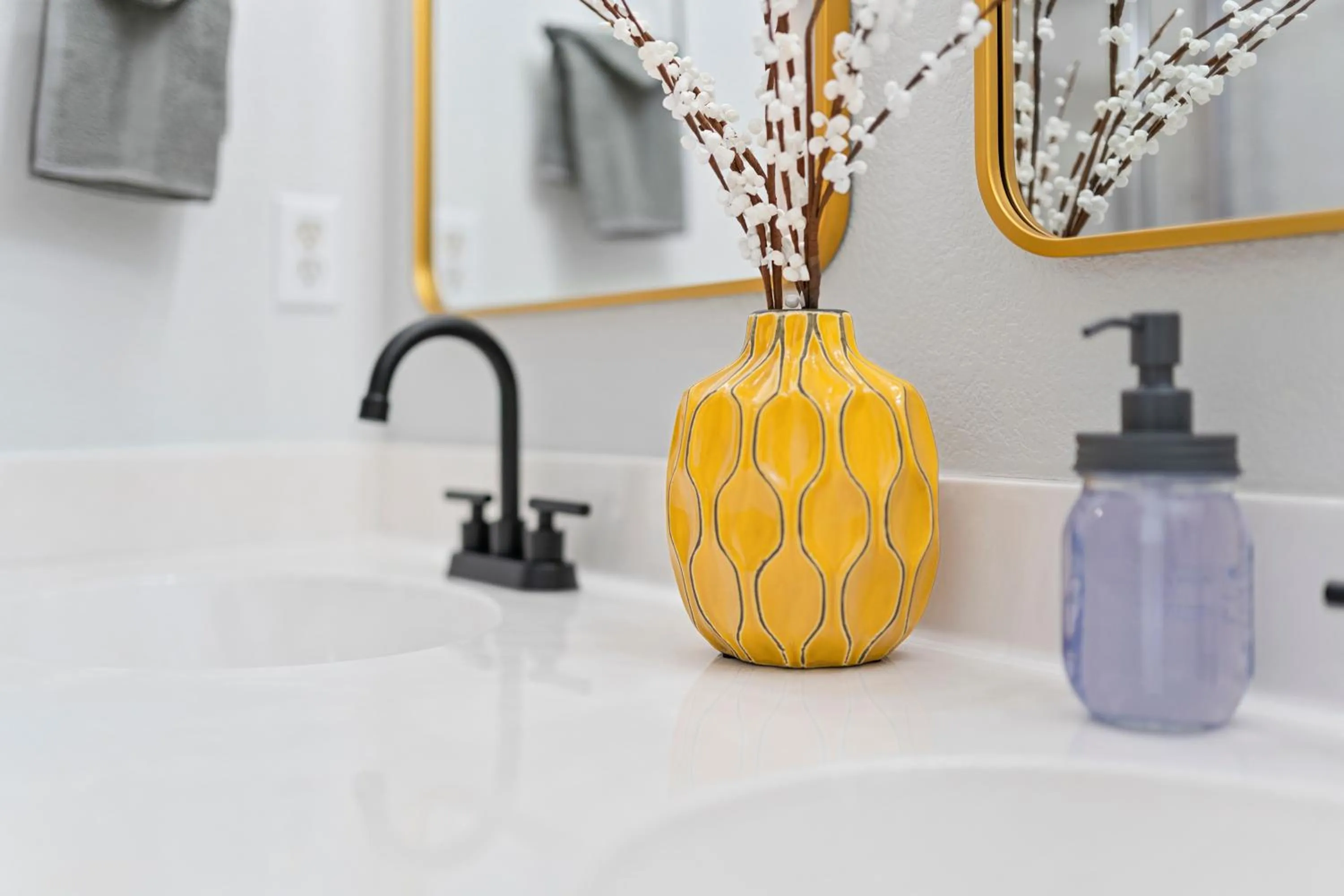 Modern & Homey 3BR Home, Remote Work Friendly, King Beds, Fast WiFi