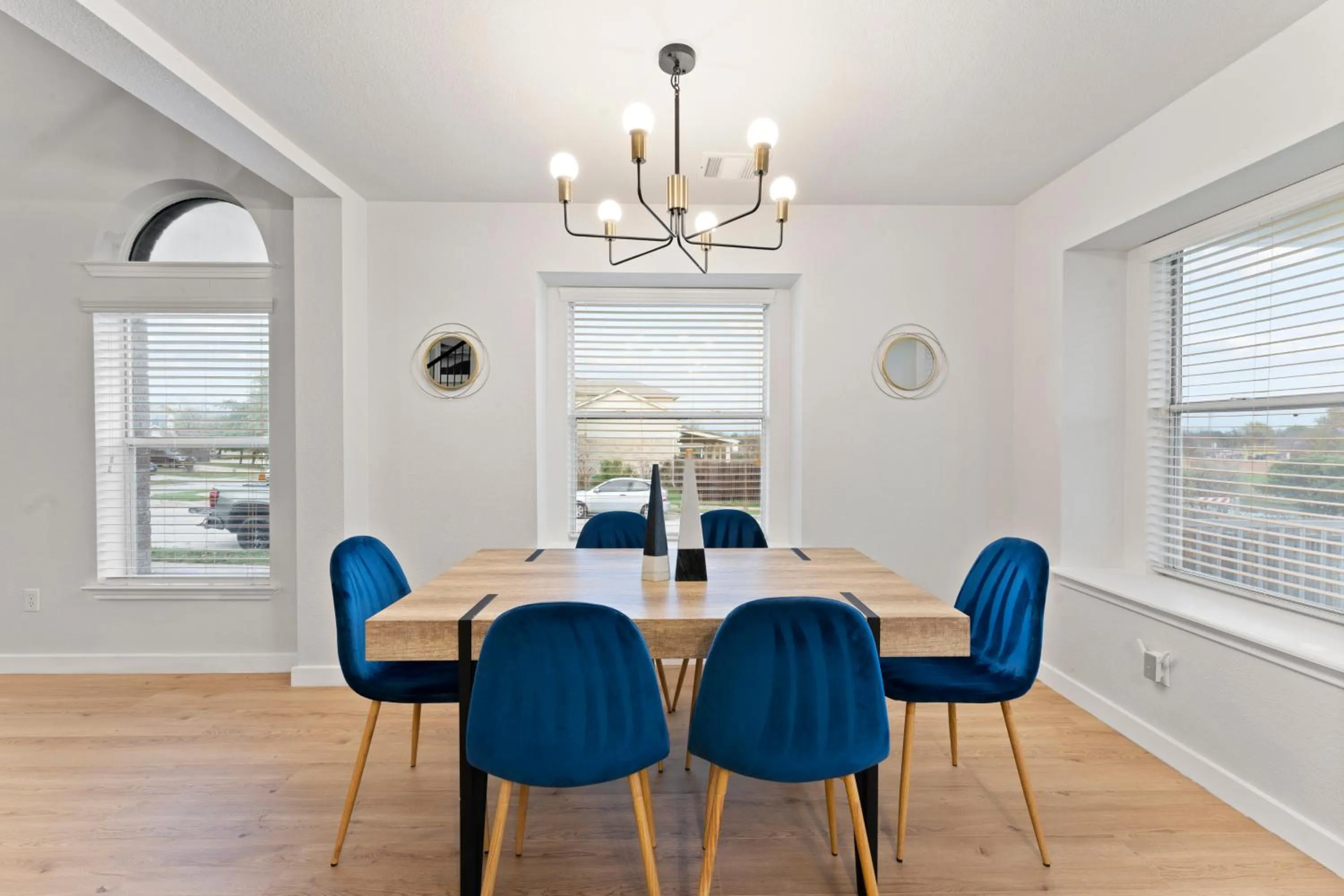 Modern & Homey 3BR Home, Remote Work Friendly, King Beds, Fast WiFi