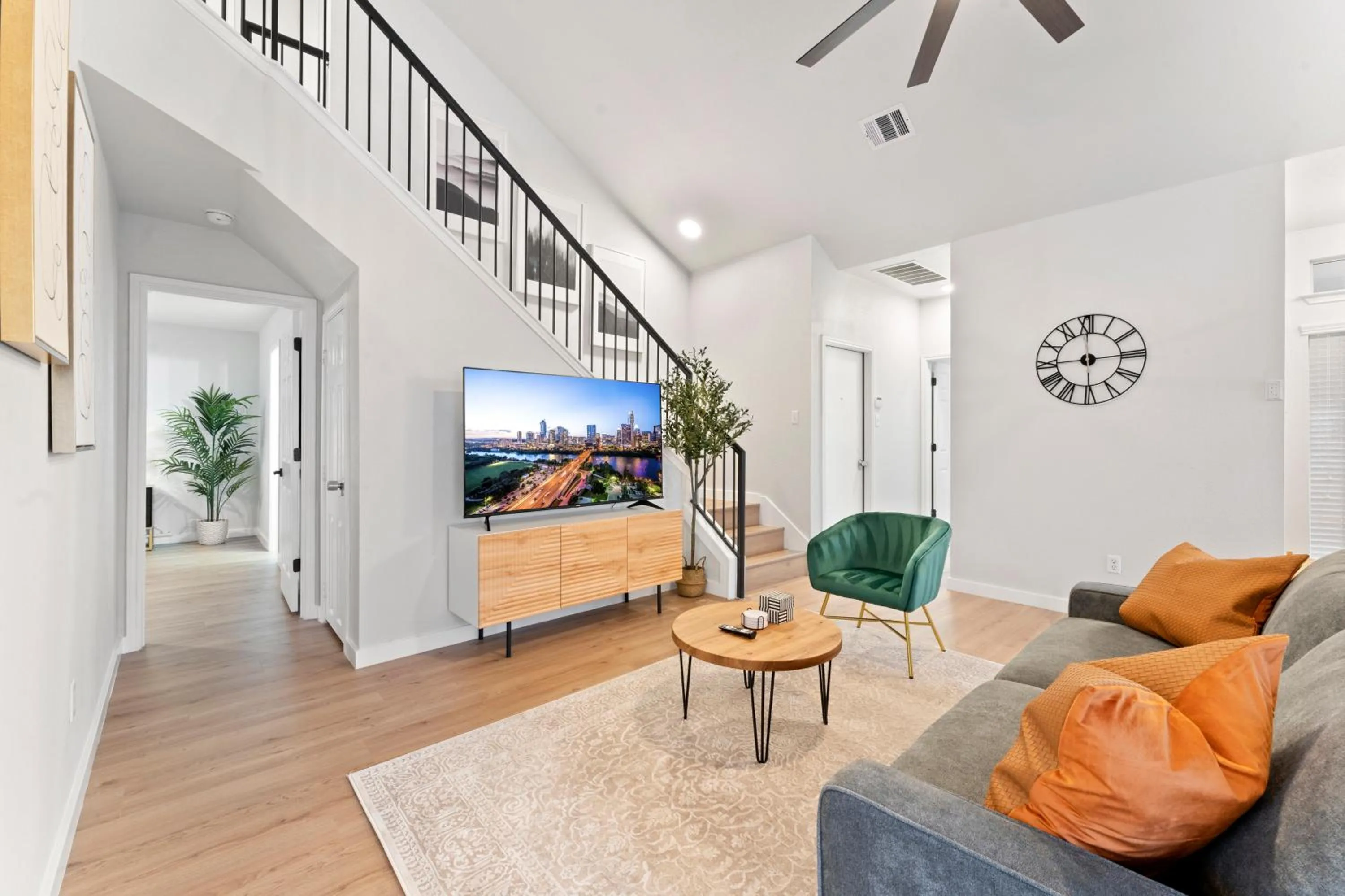 Modern & Homey 3BR Home, Remote Work Friendly, King Beds, Fast WiFi