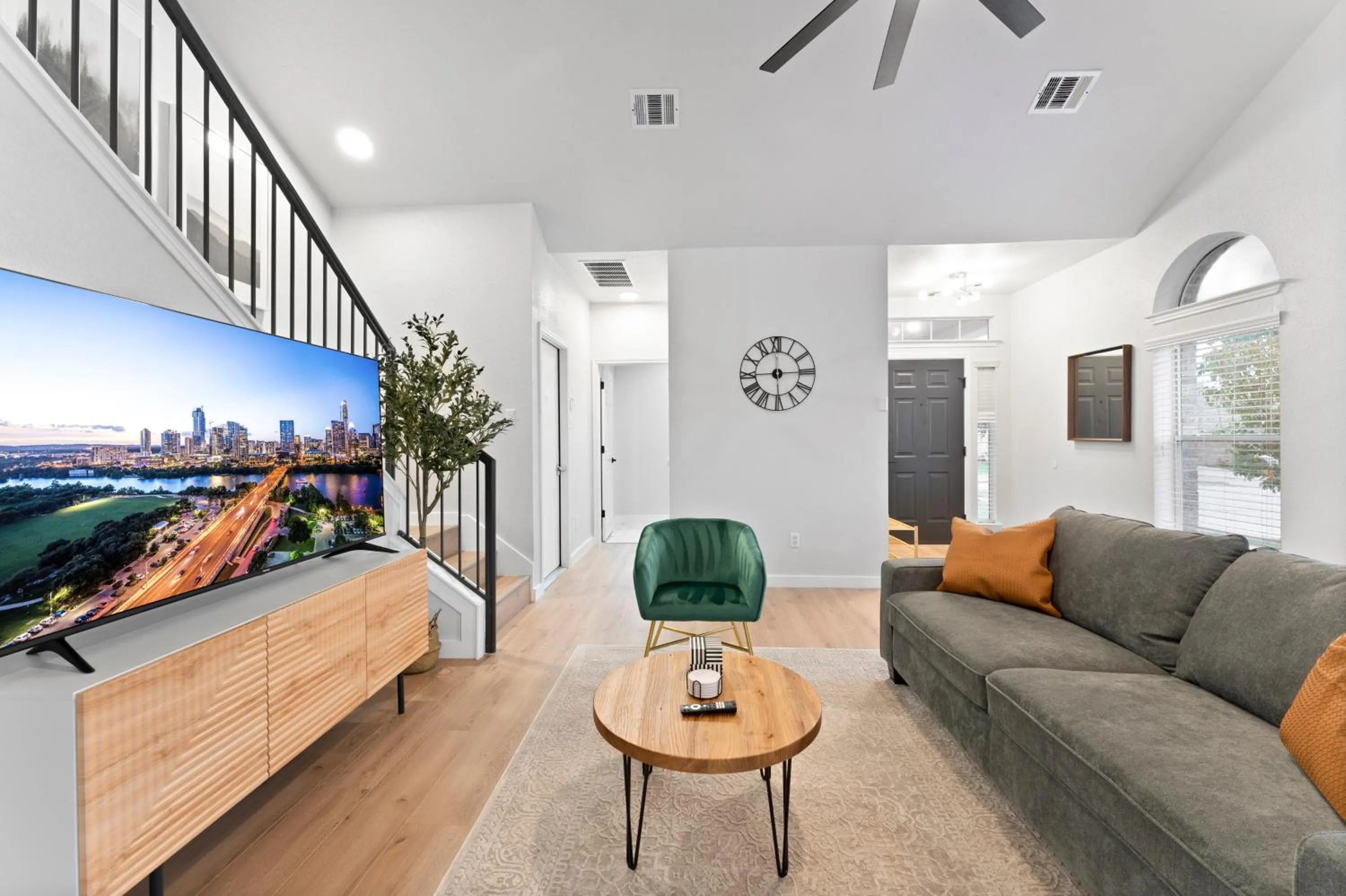 Modern & Homey 3BR Home, Remote Work Friendly, King Beds, Fast WiFi