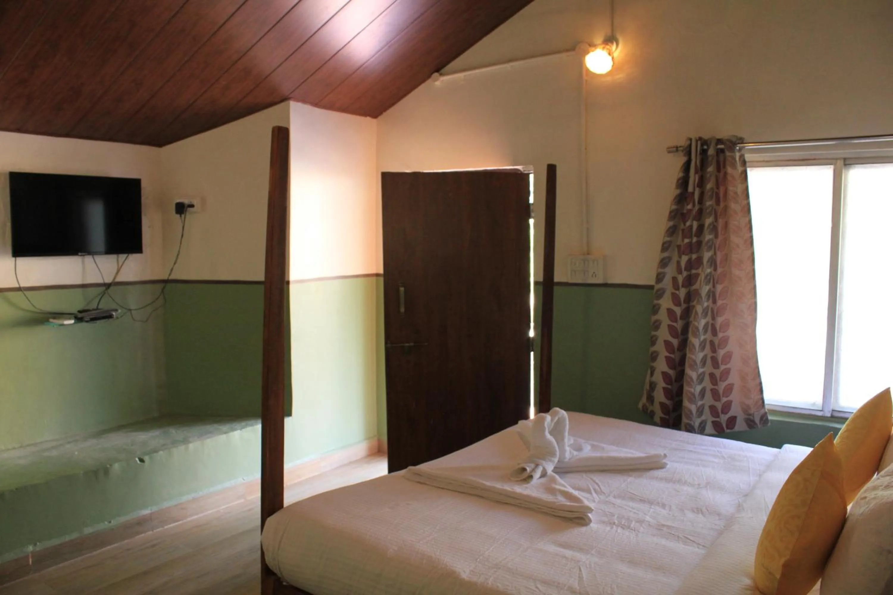 Bed in Avadale Tadoba - Stag Groups Not Allowed