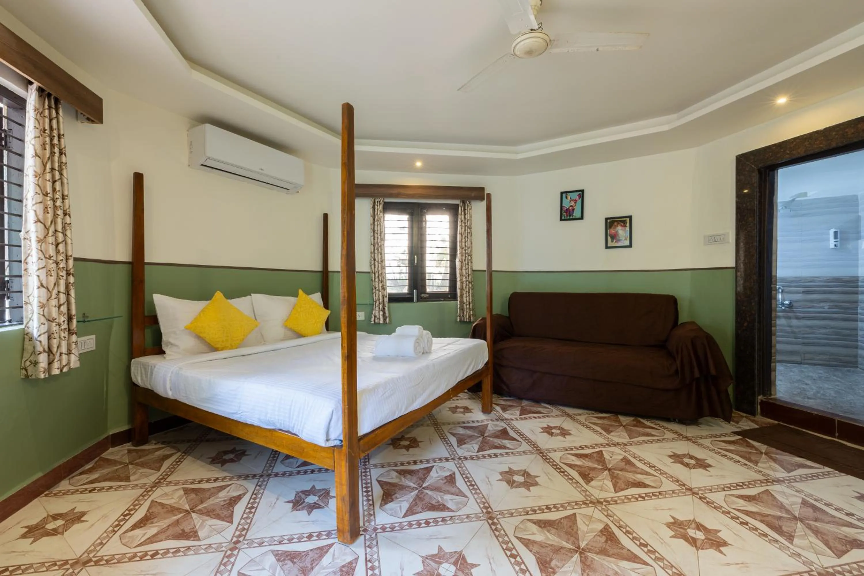 Bed in Avadale Tadoba - Stag Groups Not Allowed