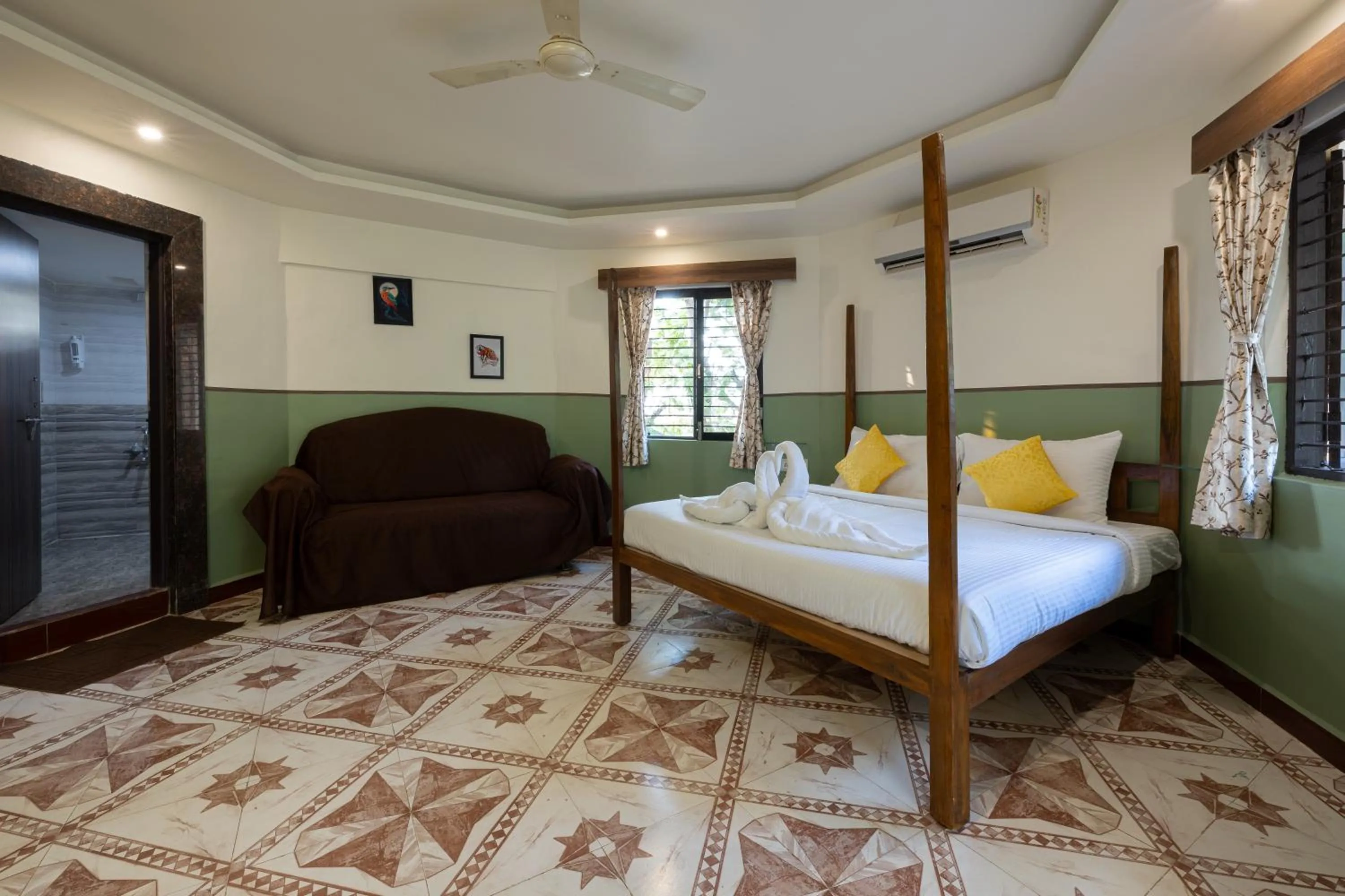 Bed in Avadale Tadoba - Stag Groups Not Allowed