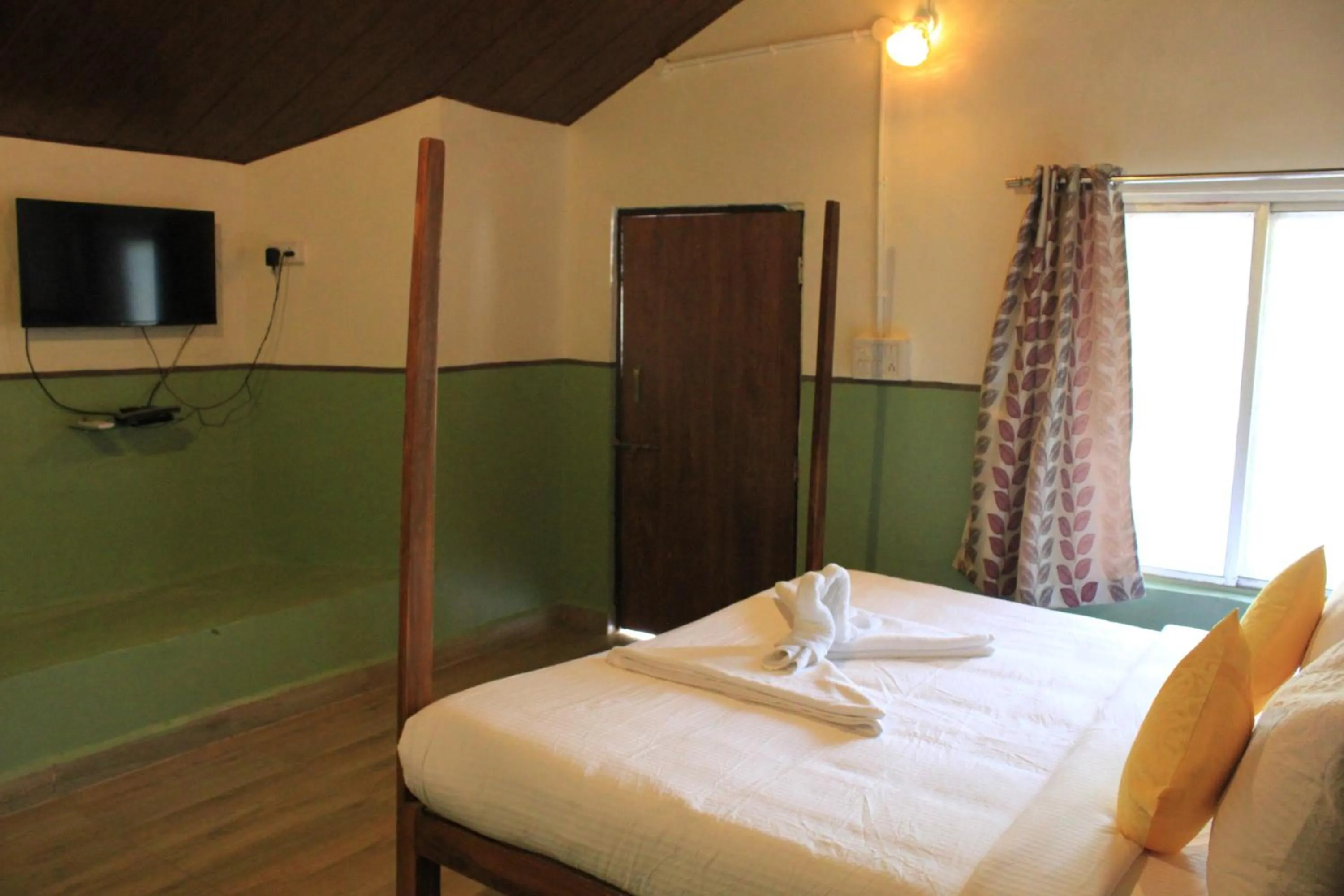 Bed in Avadale Tadoba - Stag Groups Not Allowed