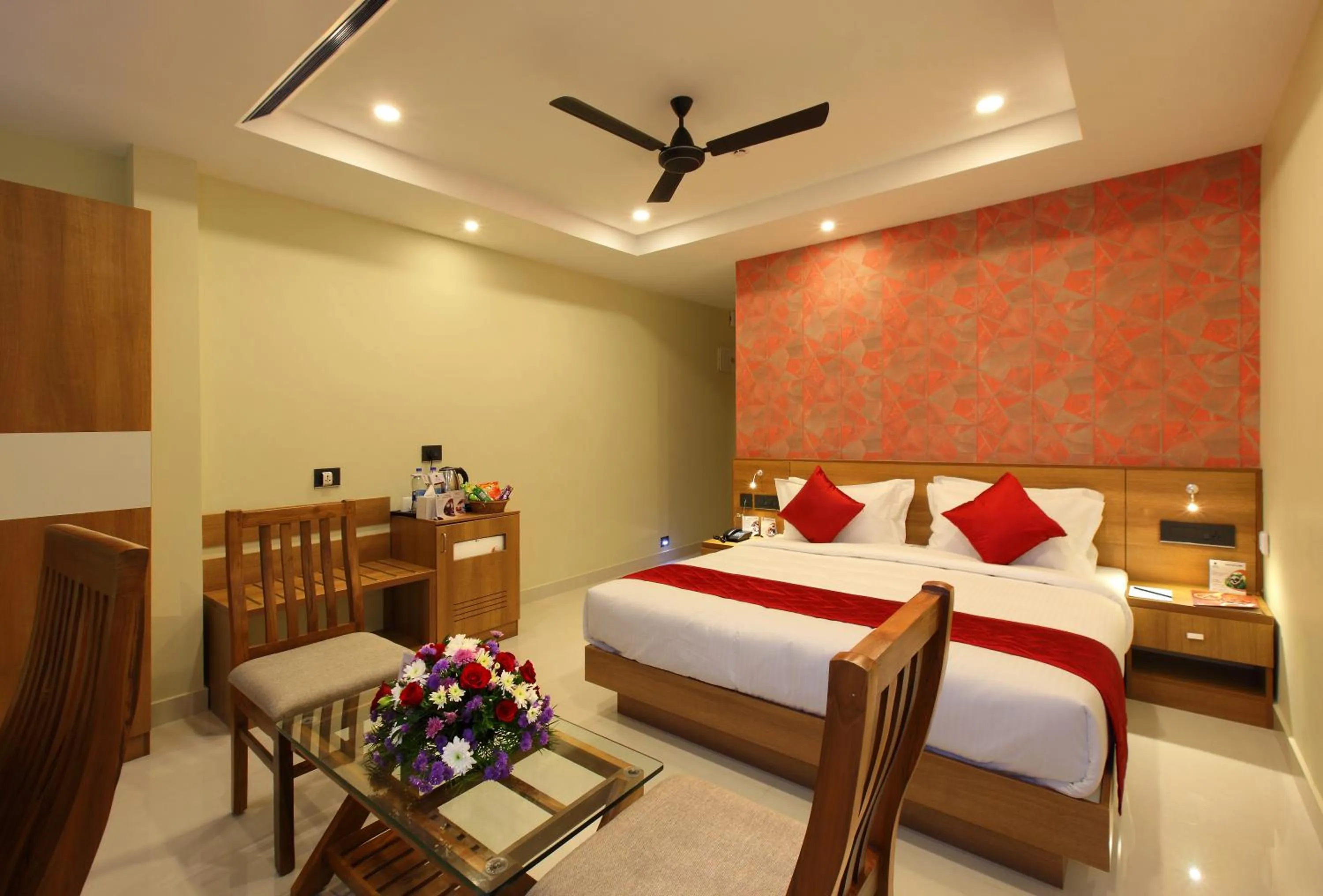 Bedroom, Bed in Hotel NovArk Munnar