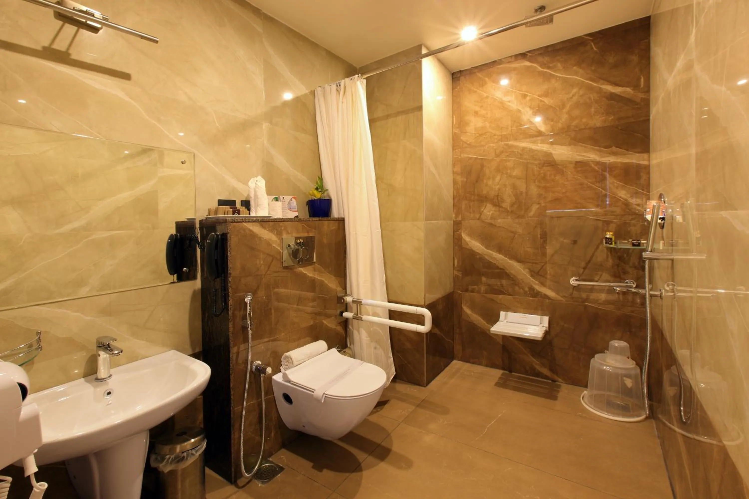 Bathroom in Hotel NovArk Munnar