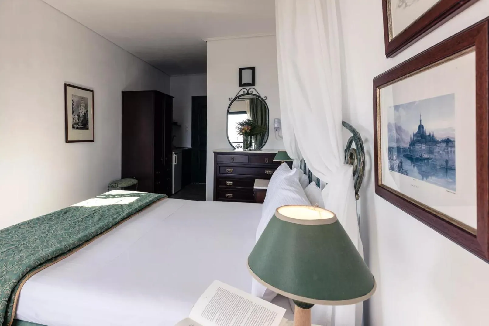 Photo of the whole room, Bed in Dionysos Hotel