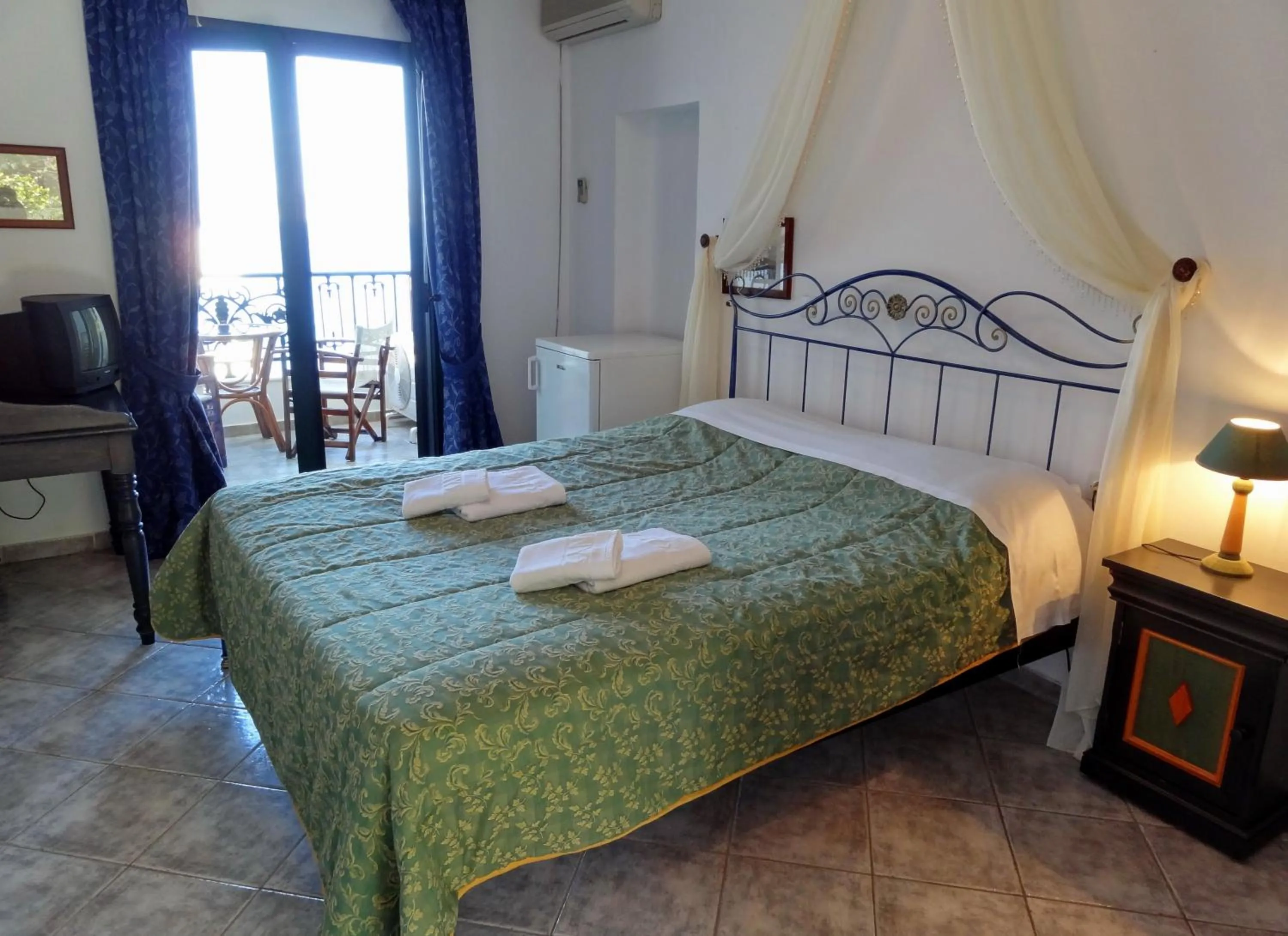 Shower, Bed in Dionysos Hotel