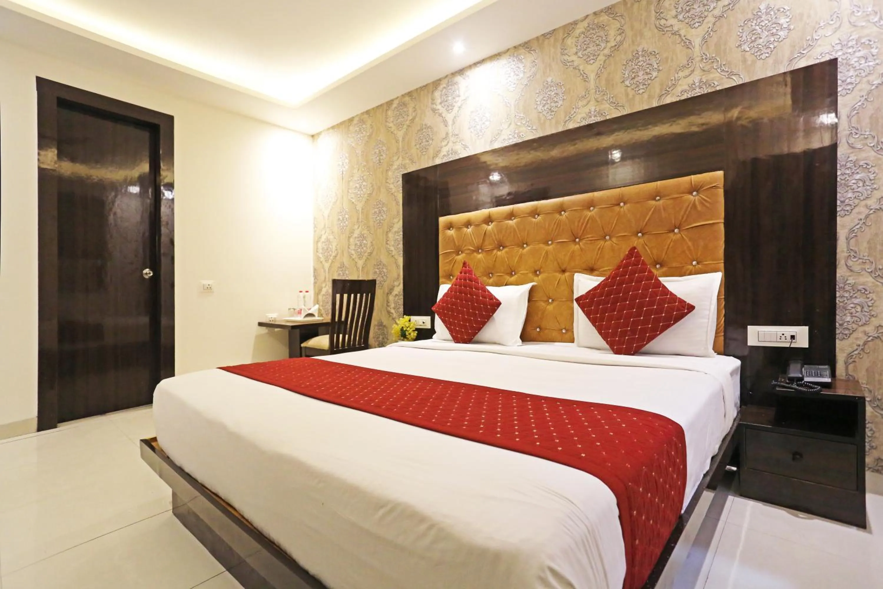 Deluxe Room in HOTEL ICONIC At Delhi International Airport