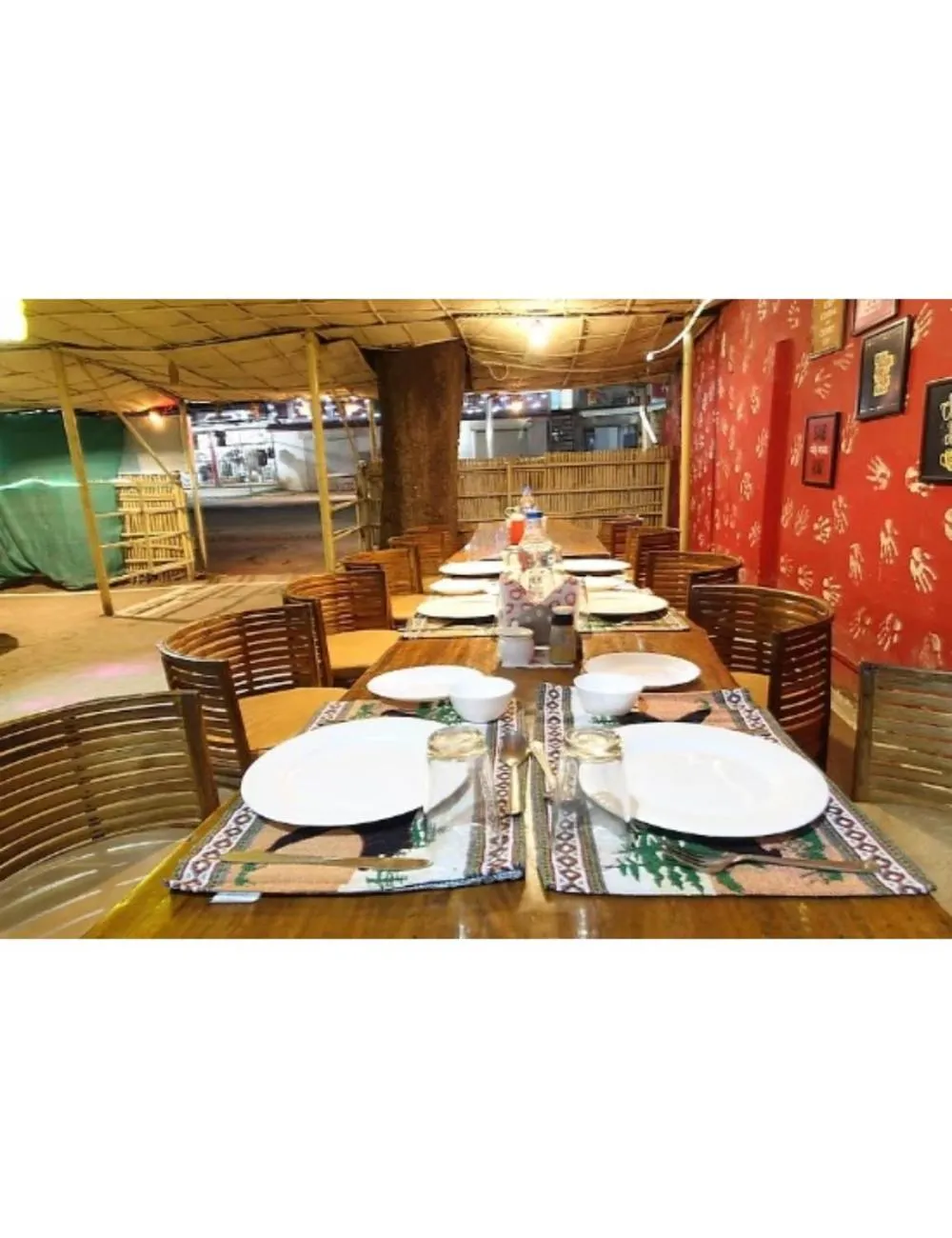Restaurant/places to eat in Tigers Villa, Tala Bandhavgarh
