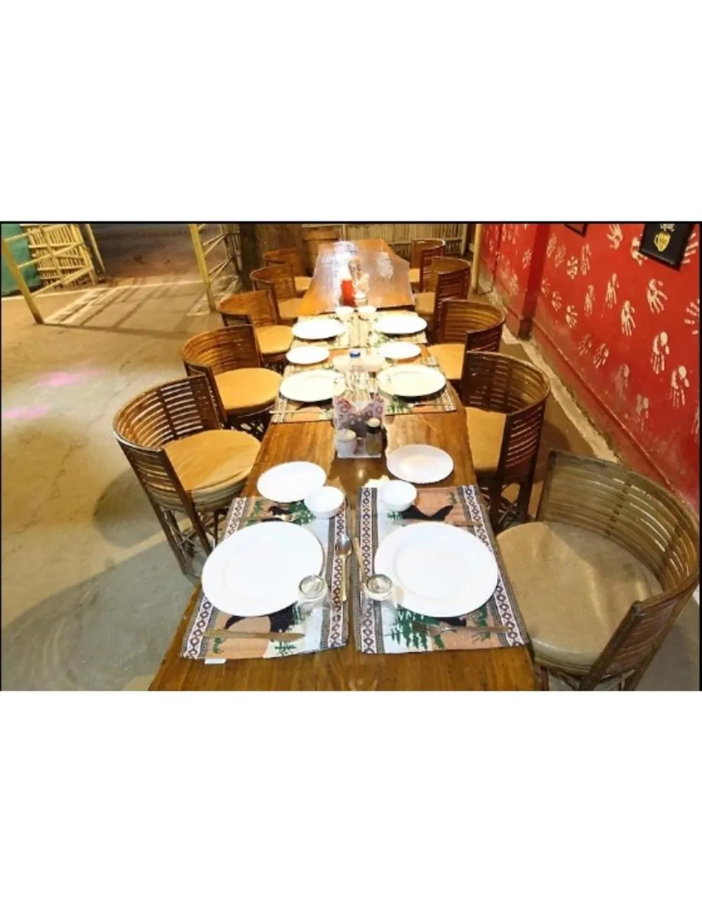 Restaurant/places to eat in Tigers Villa, Tala Bandhavgarh