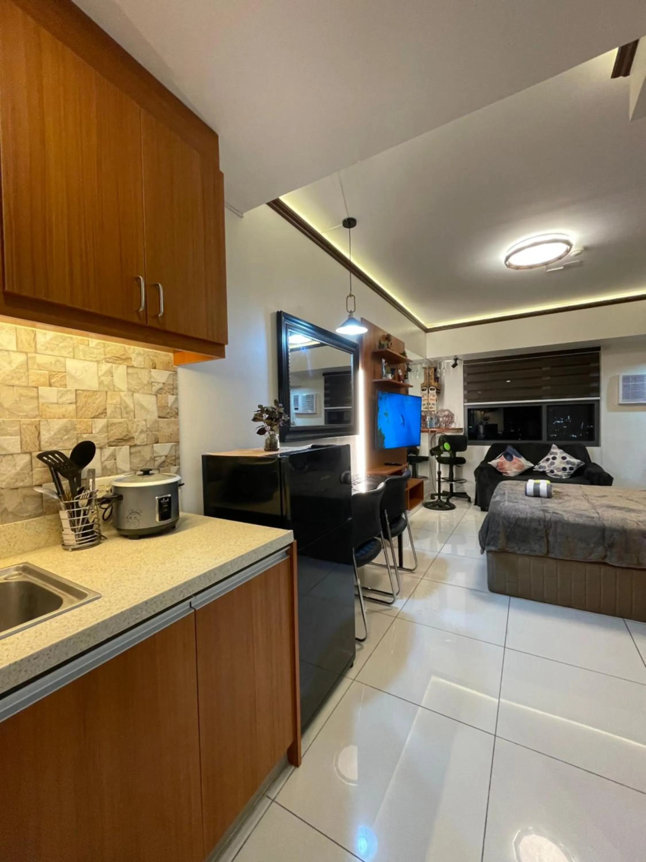 Kitchen or kitchenette in Cozy Studio at Horizon 101