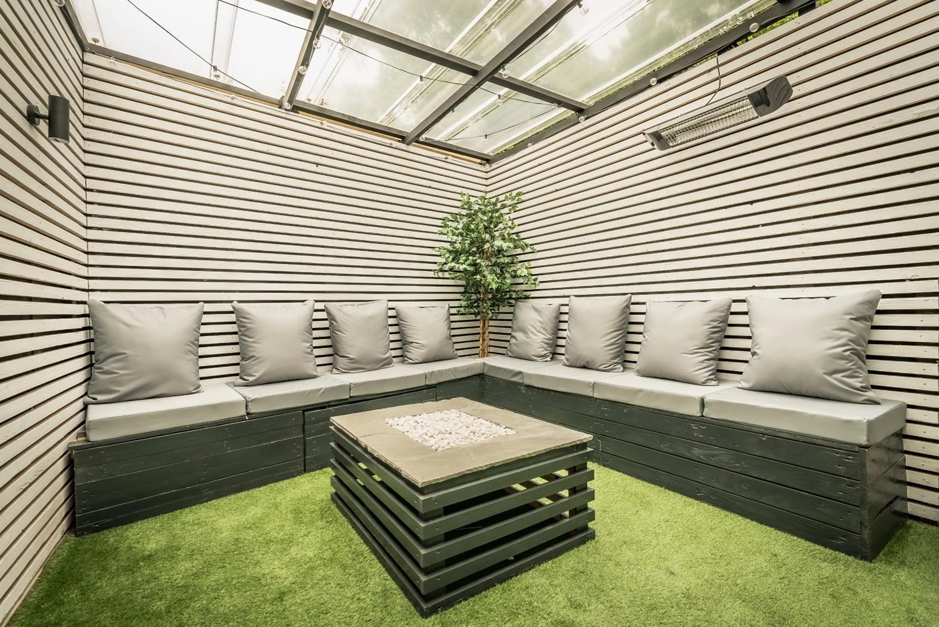 Patio in OYO Bellevue Apartments Middlesborough