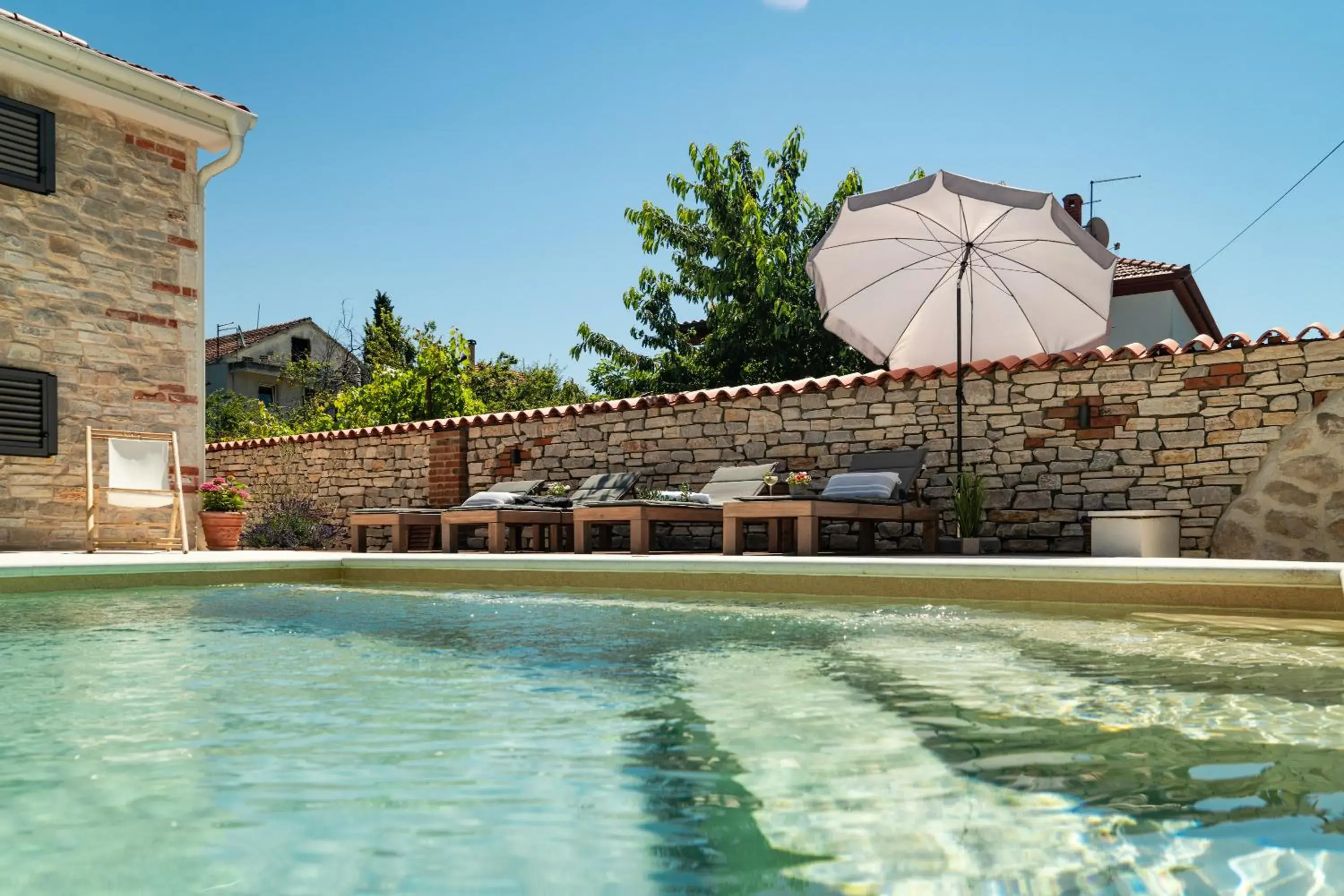 Vi la Mare - Mediterranes Apartment-Feeling mit Poolgenuss Vi la Mare - Mediterranes Apartment-Feeling mit Poolgenuss