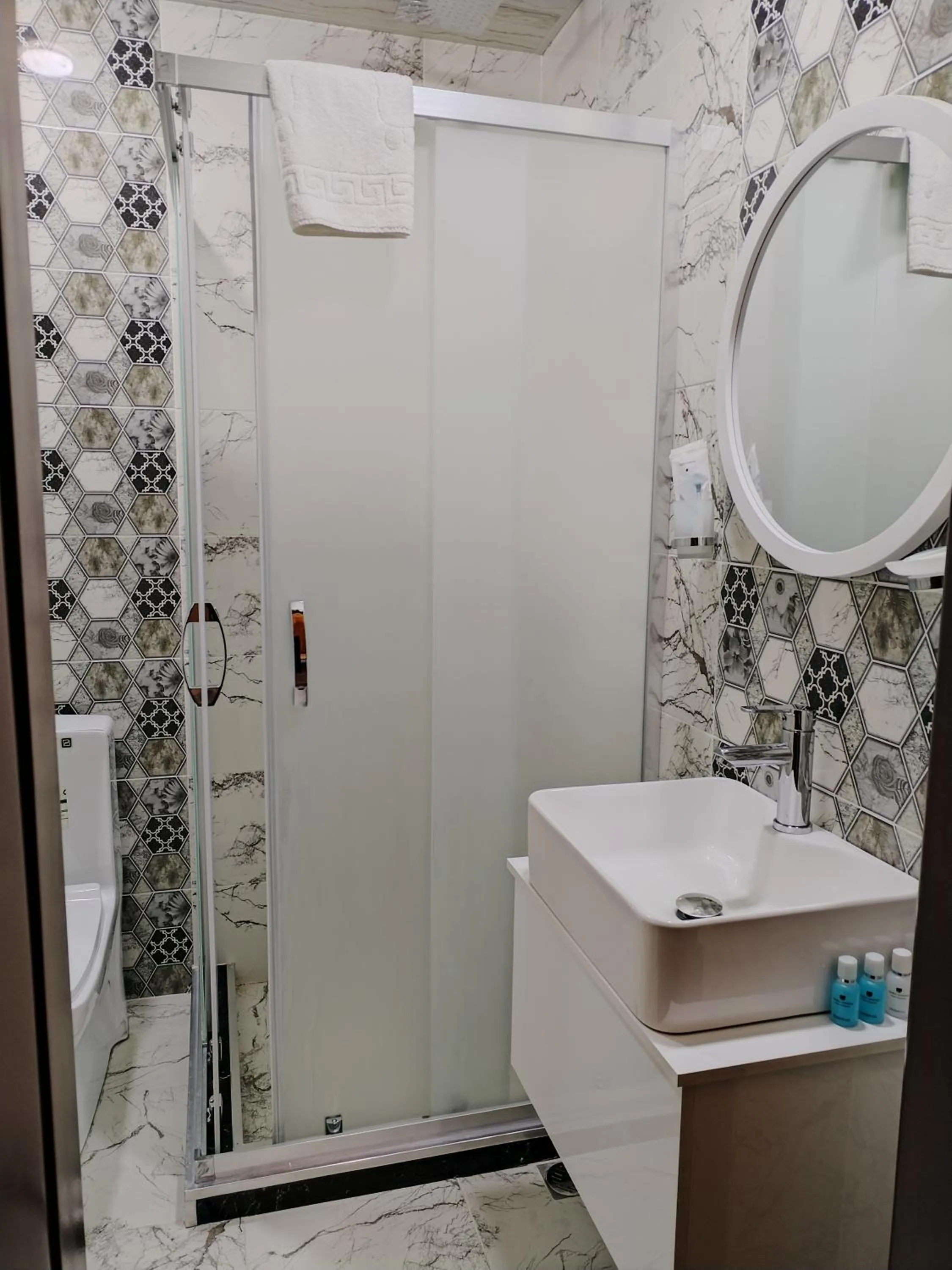 Shower in Pera Hotel Baku