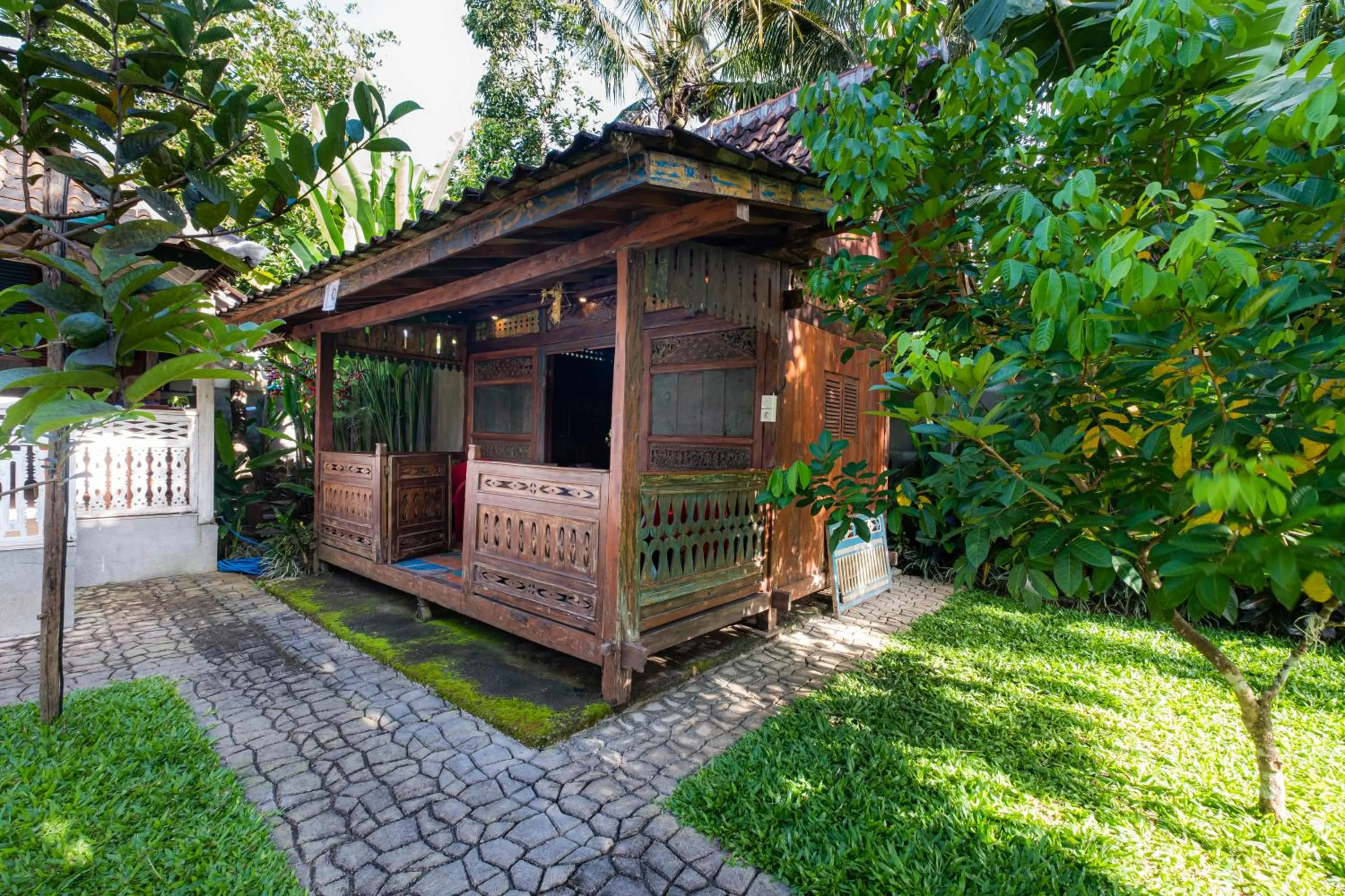 Garden view in Kubu Kirana by Supala