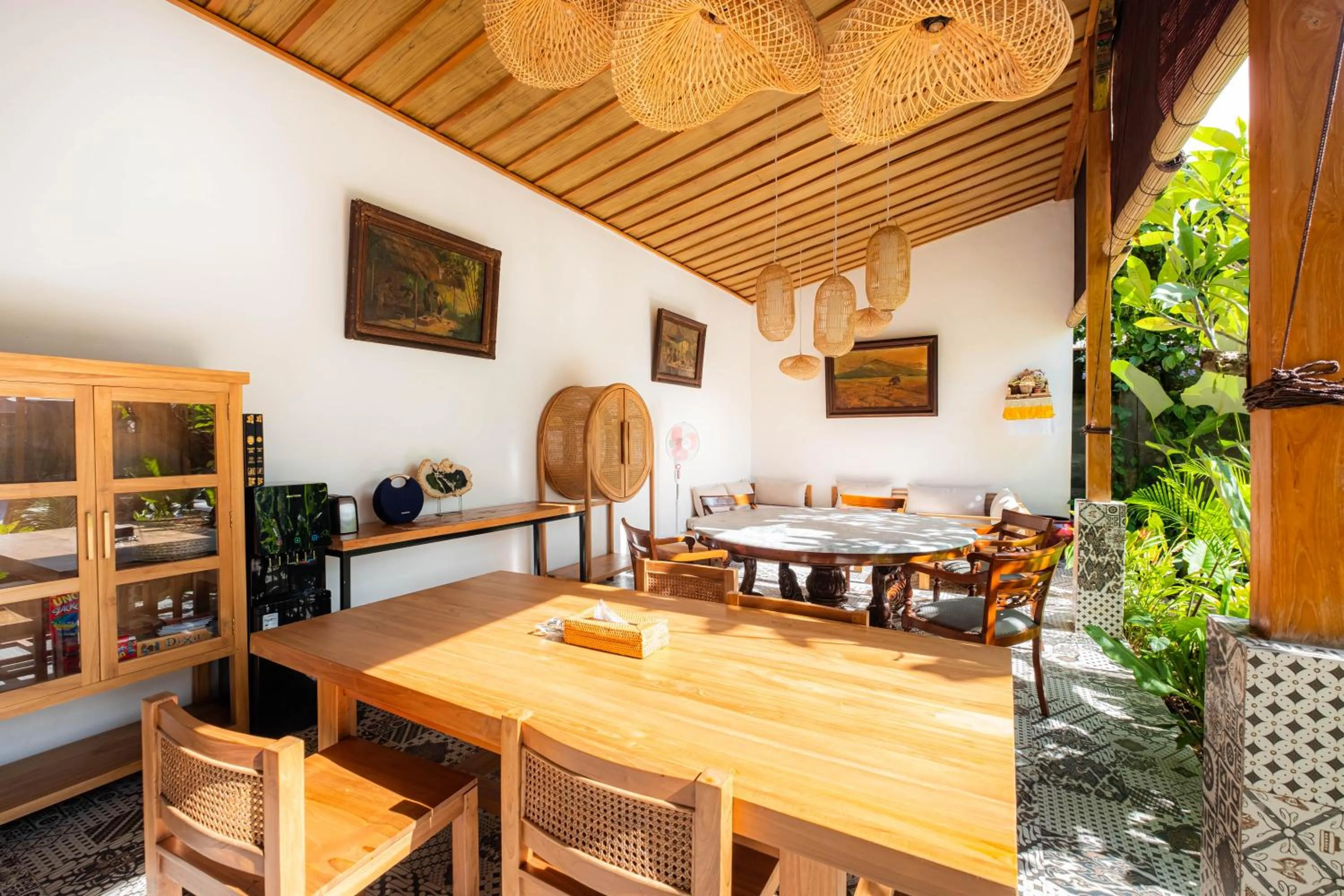 Seating area in Kubu Kirana by Supala