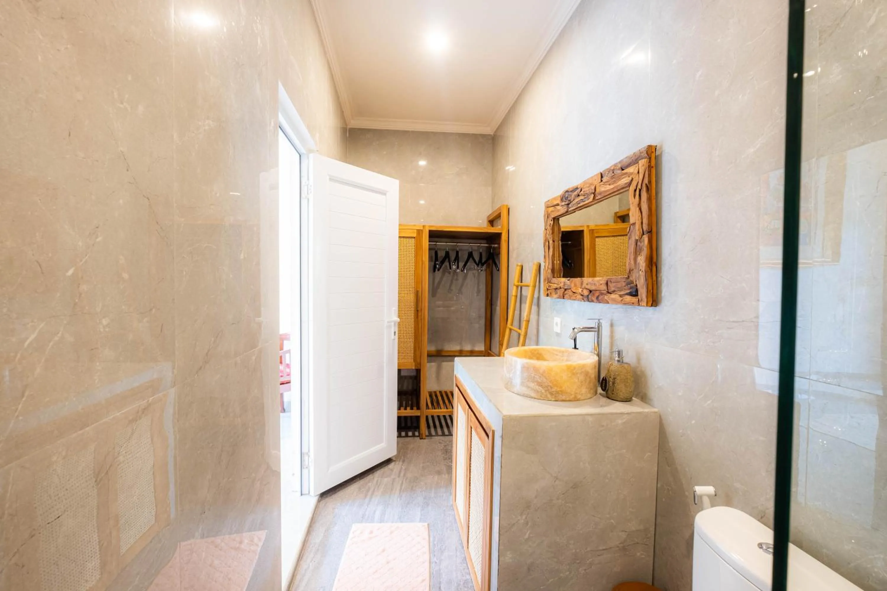 Shower in Kubu Kirana by Supala