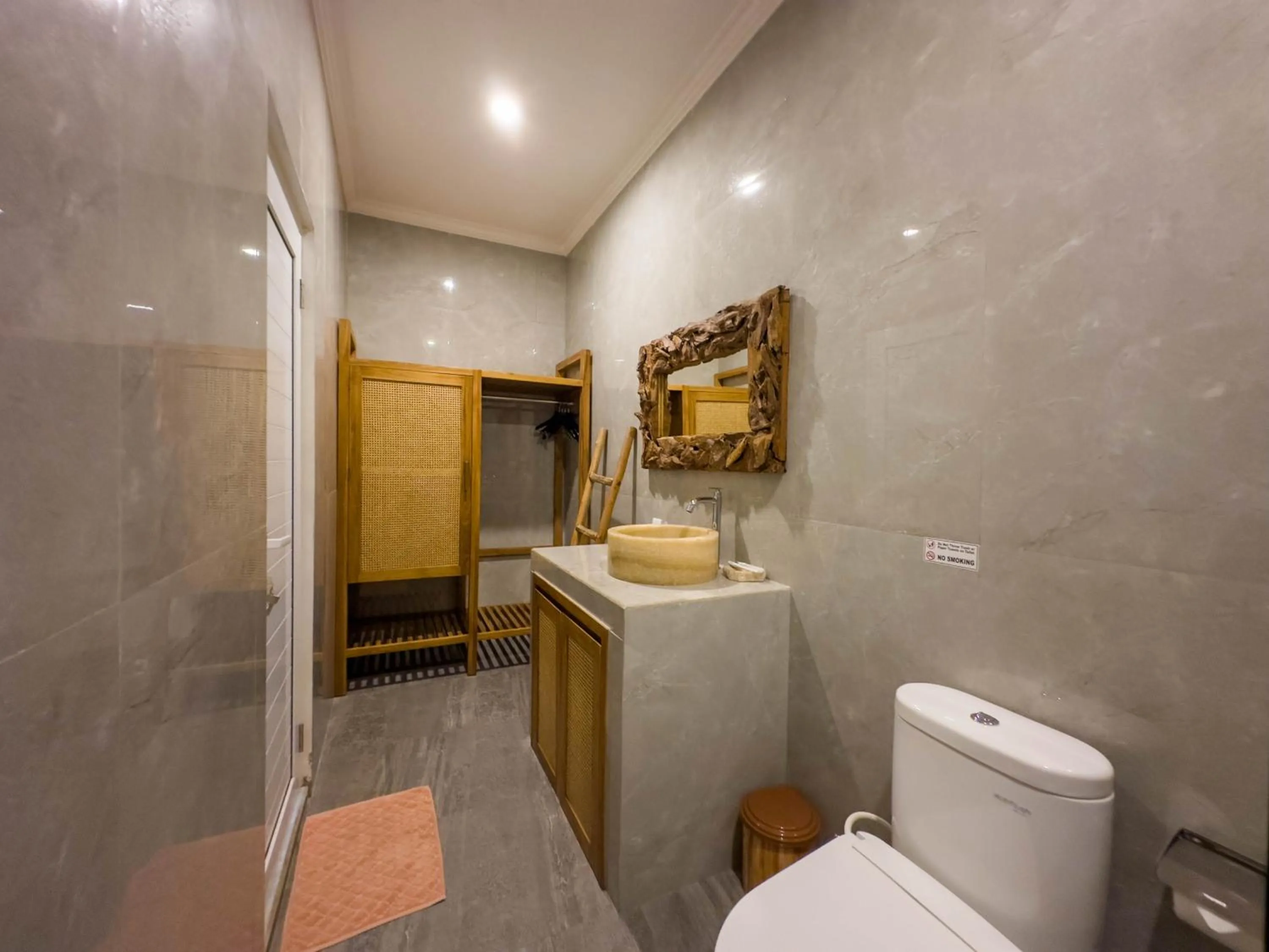 Bathroom in Kubu Kirana by Supala