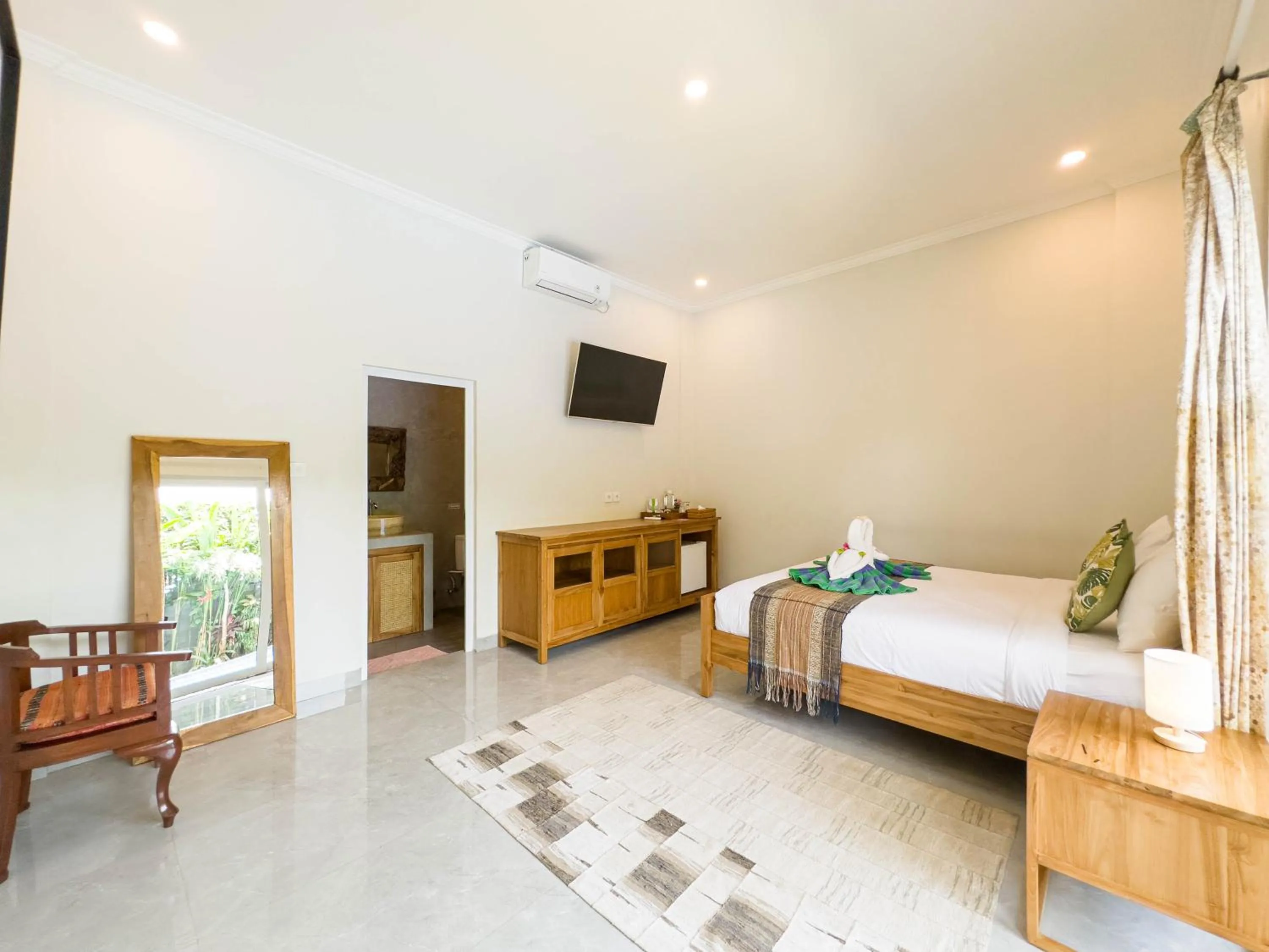 Bedroom, Bed in Kubu Kirana by Supala