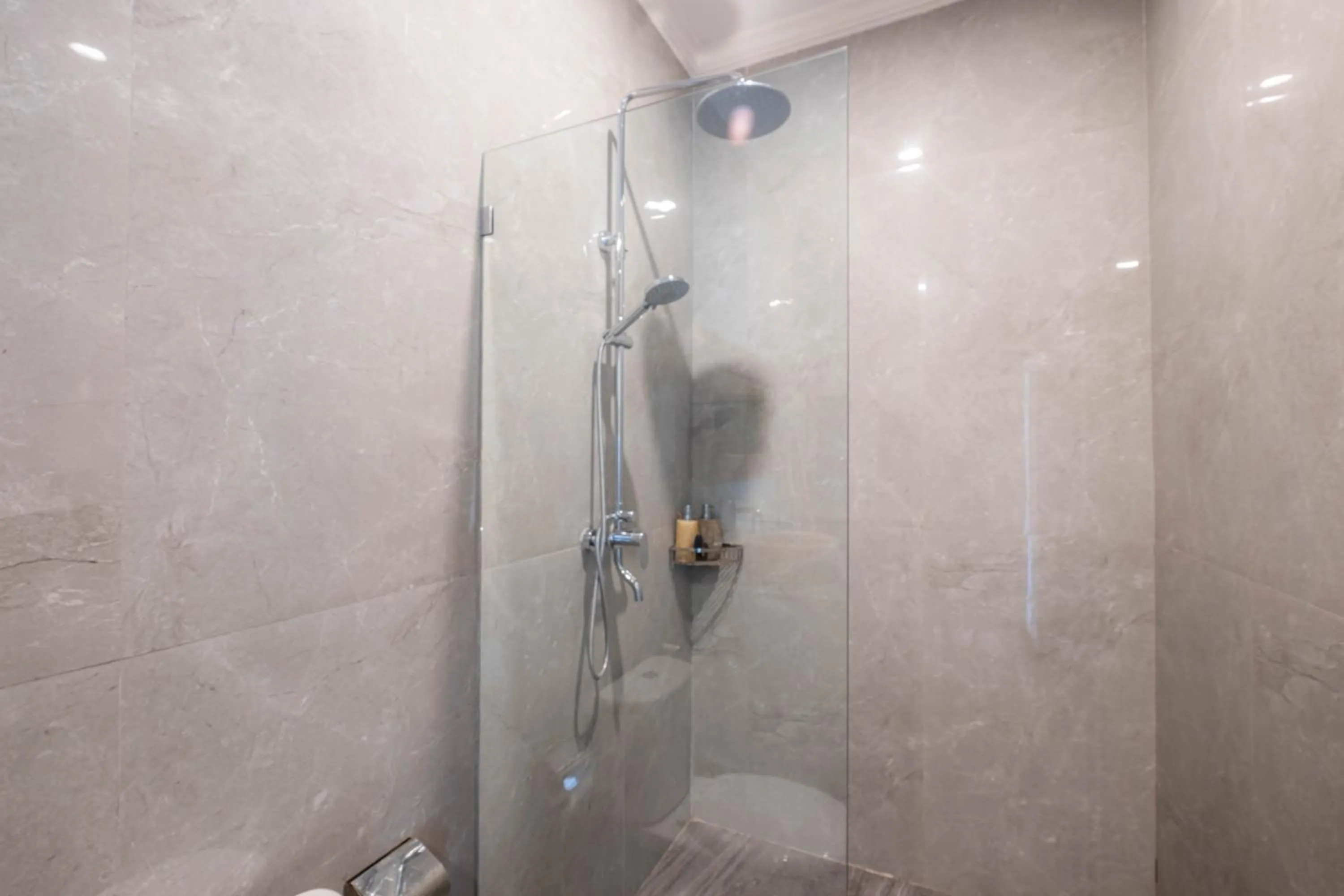 Shower in Kubu Kirana by Supala