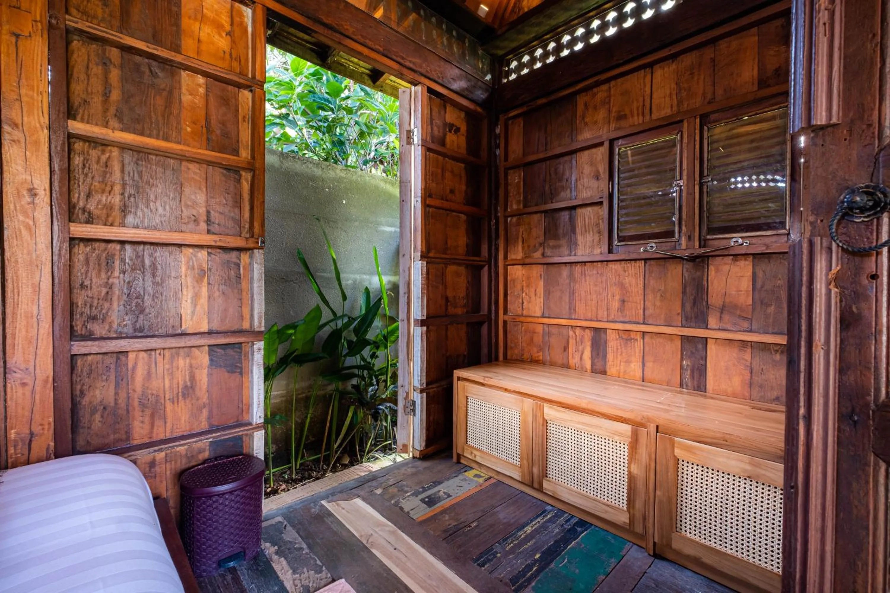 Seating area in Kubu Kirana by Supala
