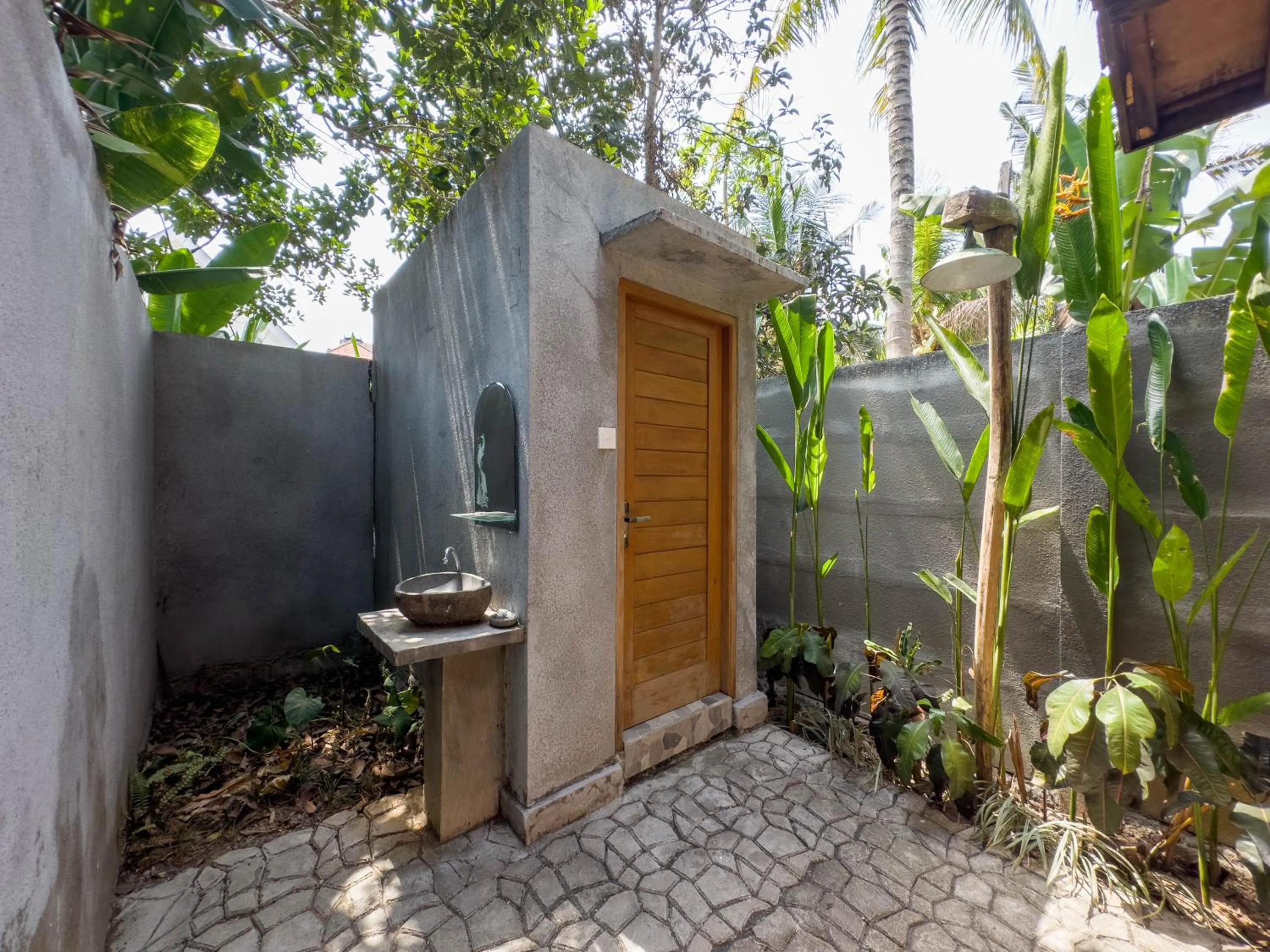 Bathroom in Kubu Kirana by Supala