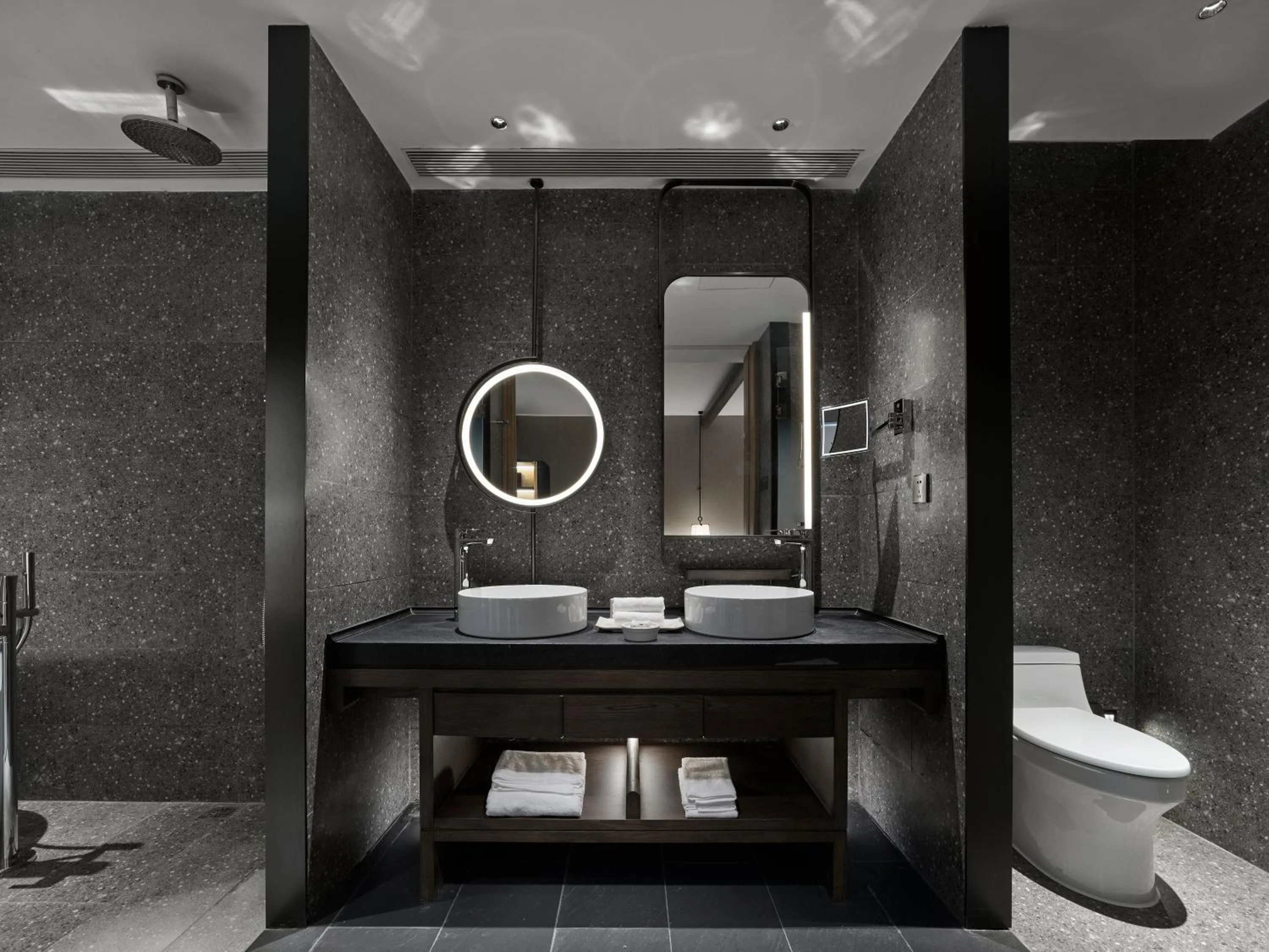 Toilet in Angsana Chengdu Wenjiang