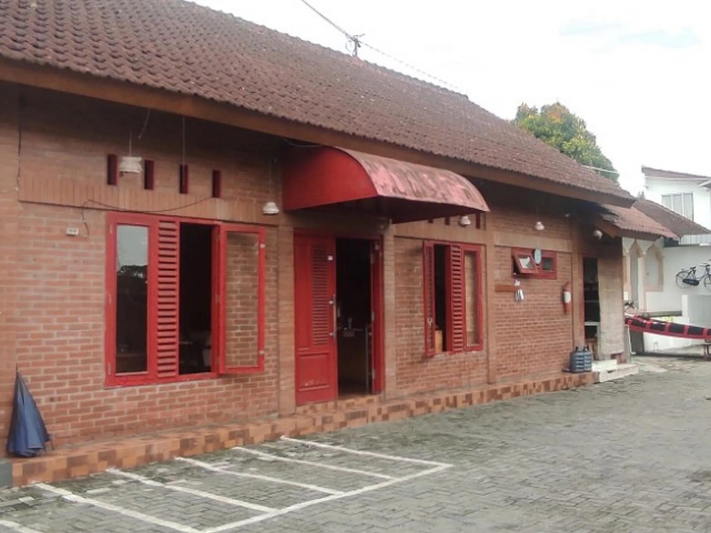 Property building in Aliandra Villa by The Lavana