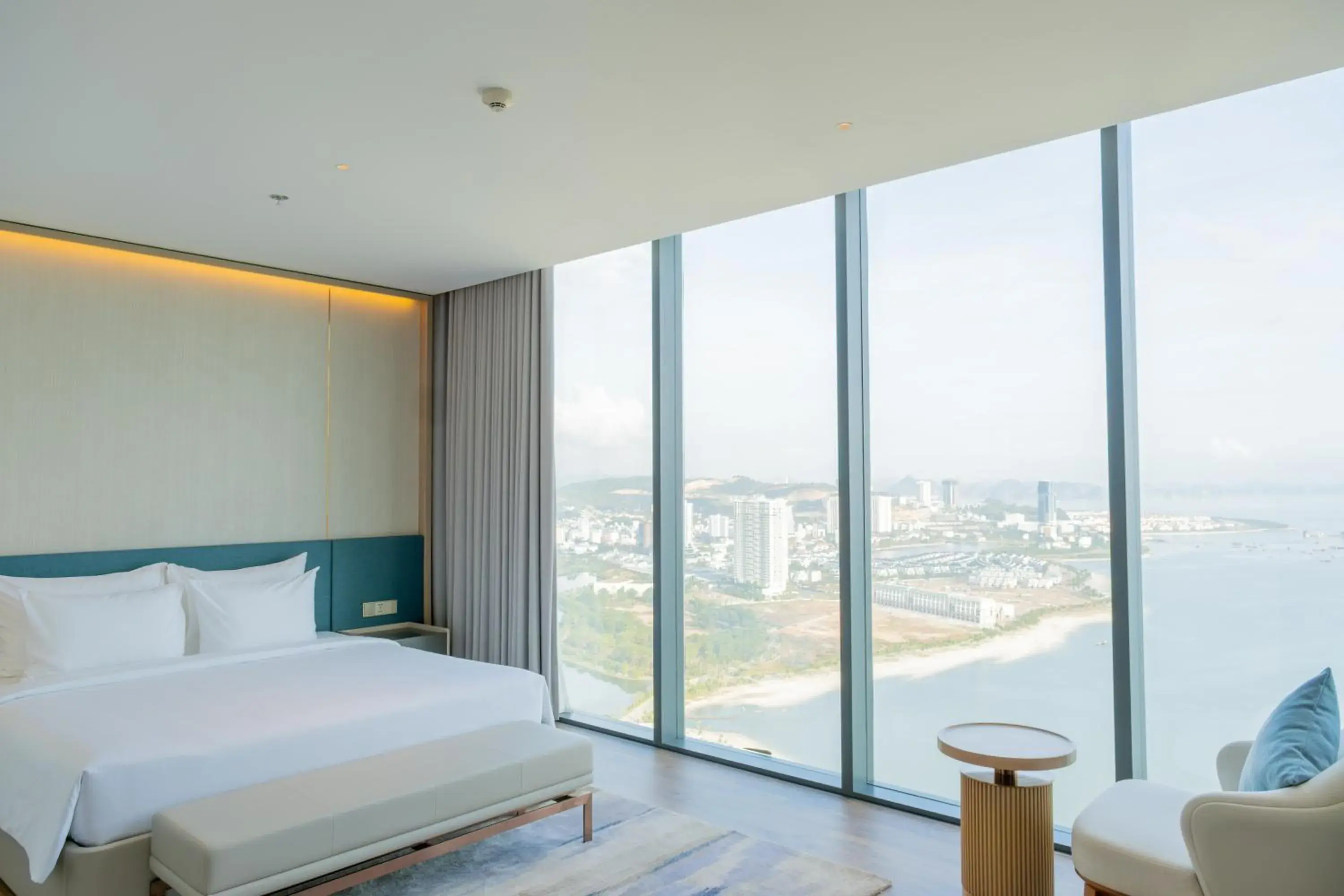 Royal Suite 37 in A La Carte Ha Long Bay Managed by TASECO Royal Suite 37 in A La Carte Ha Long Bay Managed by TASECO